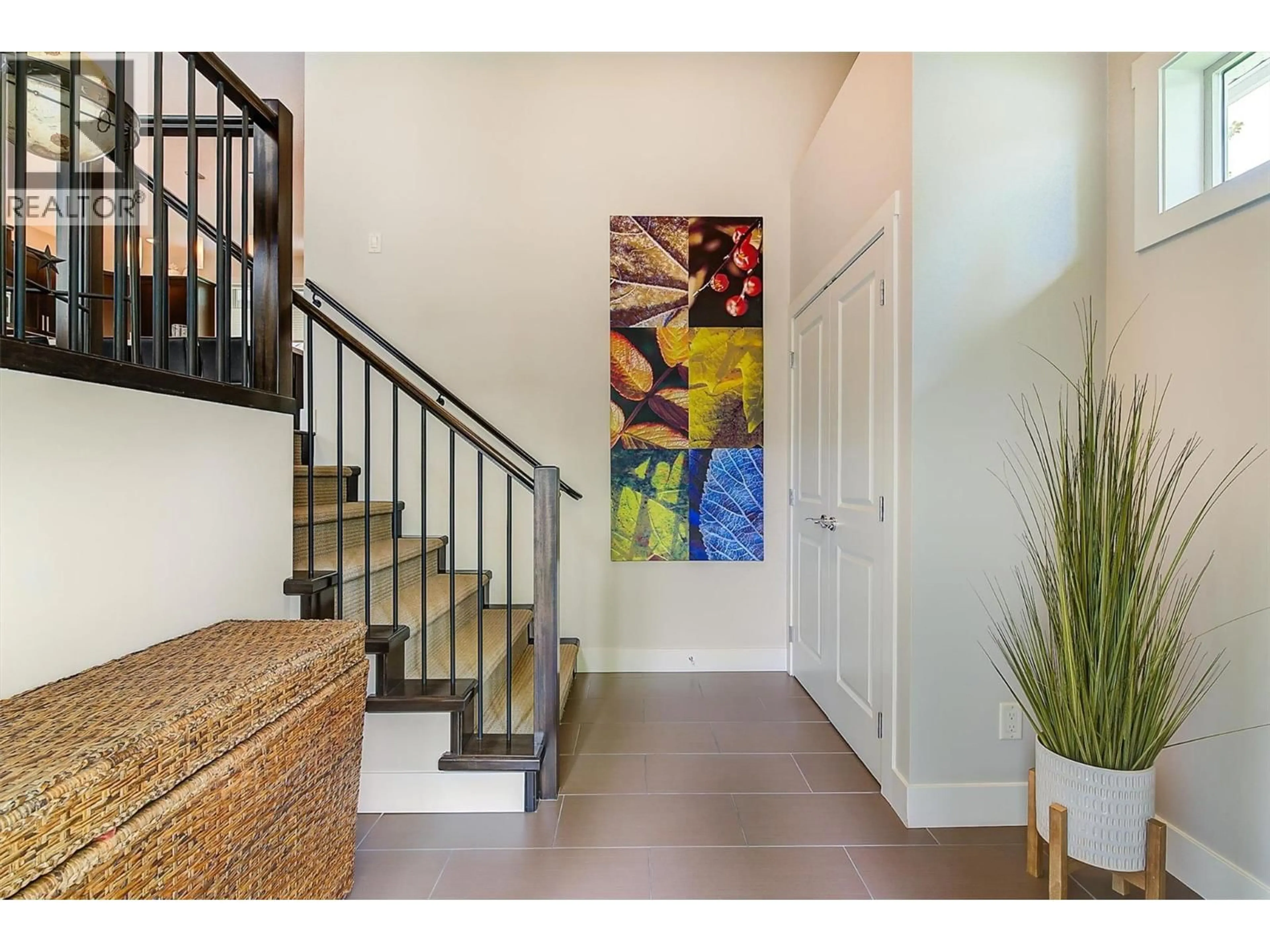 Indoor entryway for 1 - 1865 BEGBIE ROAD, Kelowna British Columbia V1V2X4