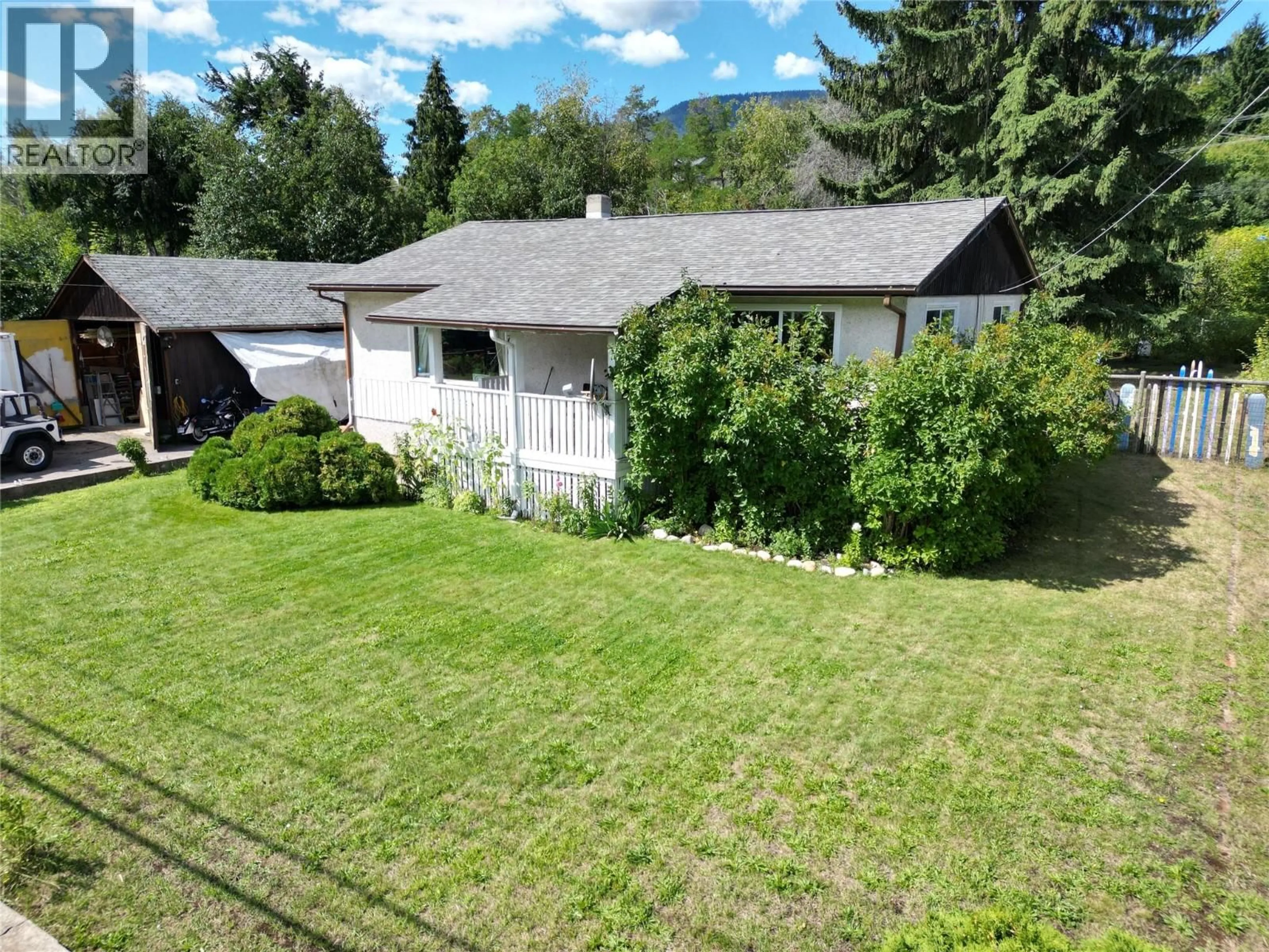 A pic from outside/outdoor area/front of a property/back of a property/a pic from drone, street for 3300 5TH AVENUE, Castlegar British Columbia V1N2V5