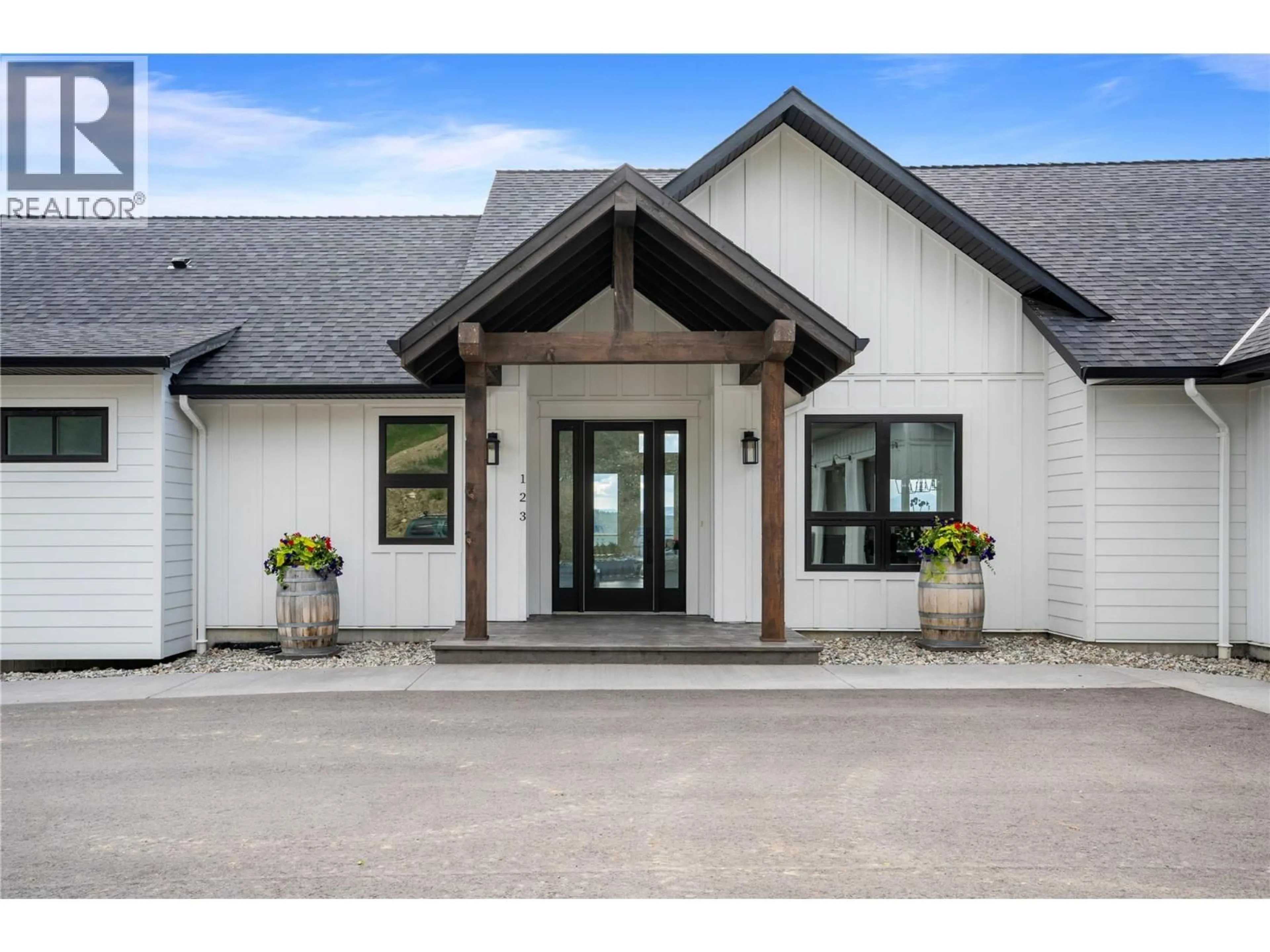 Indoor entryway for 123 RANCHLAND PLACE, Coldstream British Columbia V1B4C9