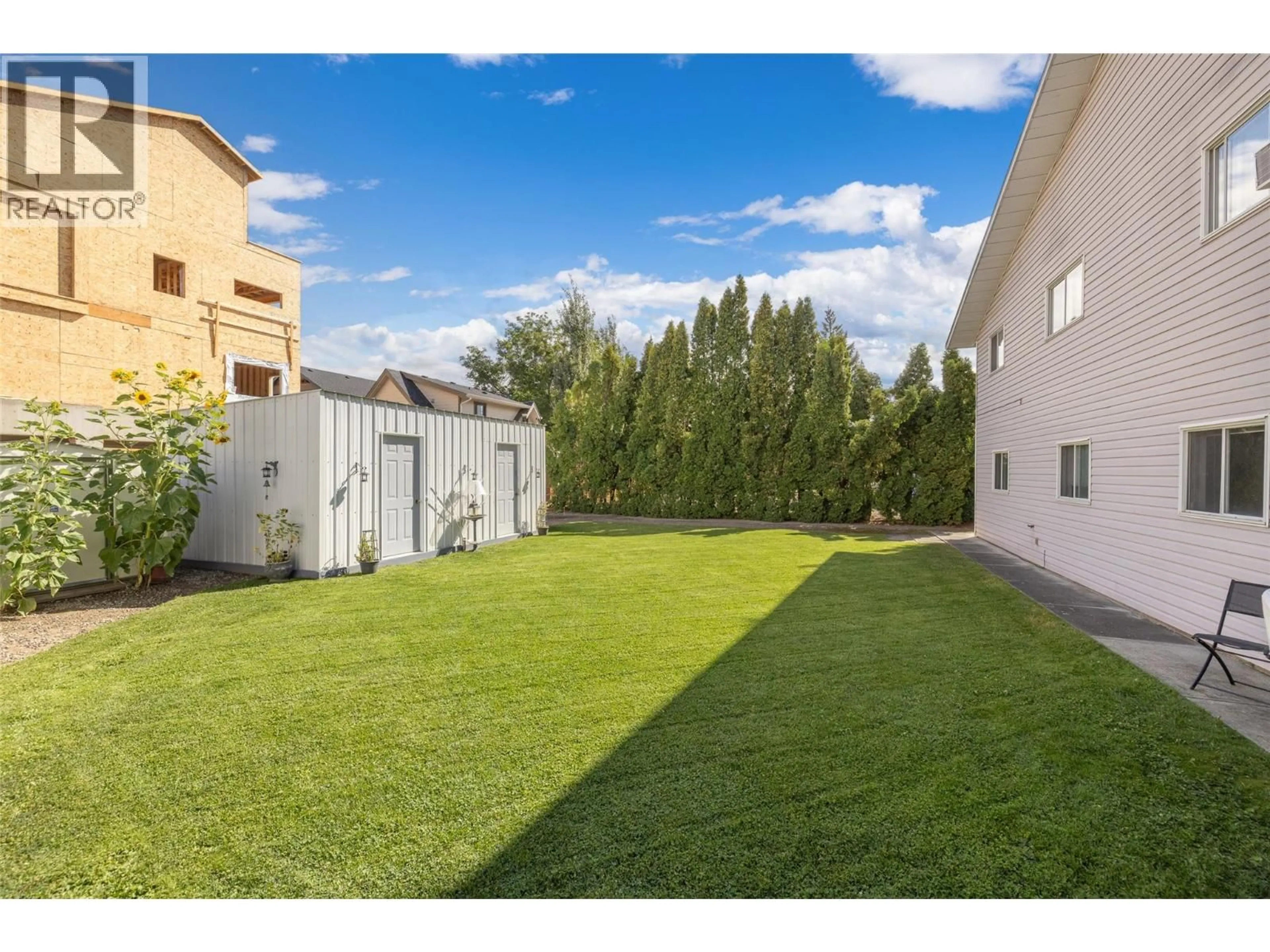 Patio, street for 922-926 BORDEN AVENUE, Kelowna British Columbia V1Y6A6