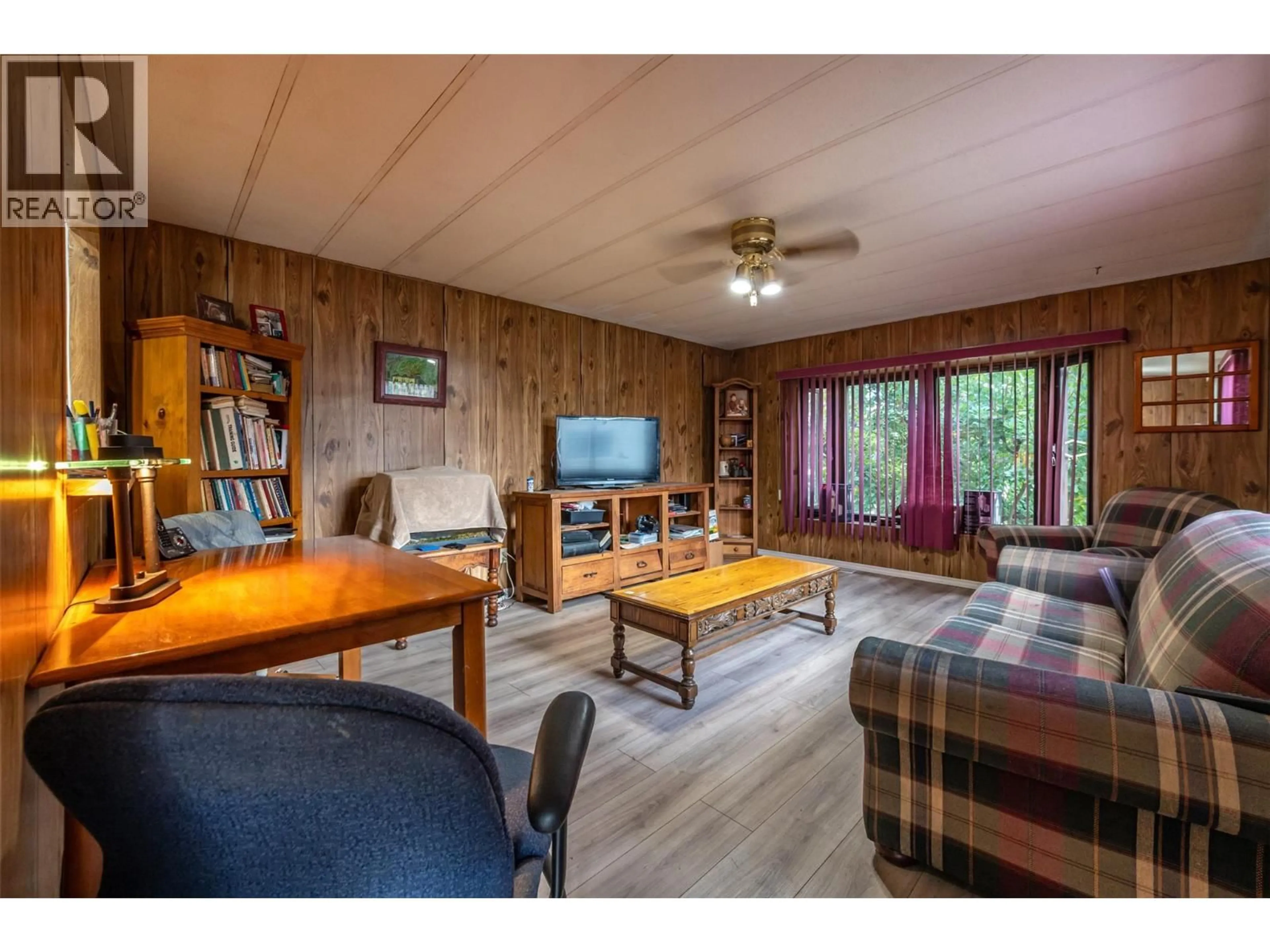 Living room with furniture, wood/laminate floor for 32 - 1302 CEDAR STREET, Okanagan Falls British Columbia V0H1R0