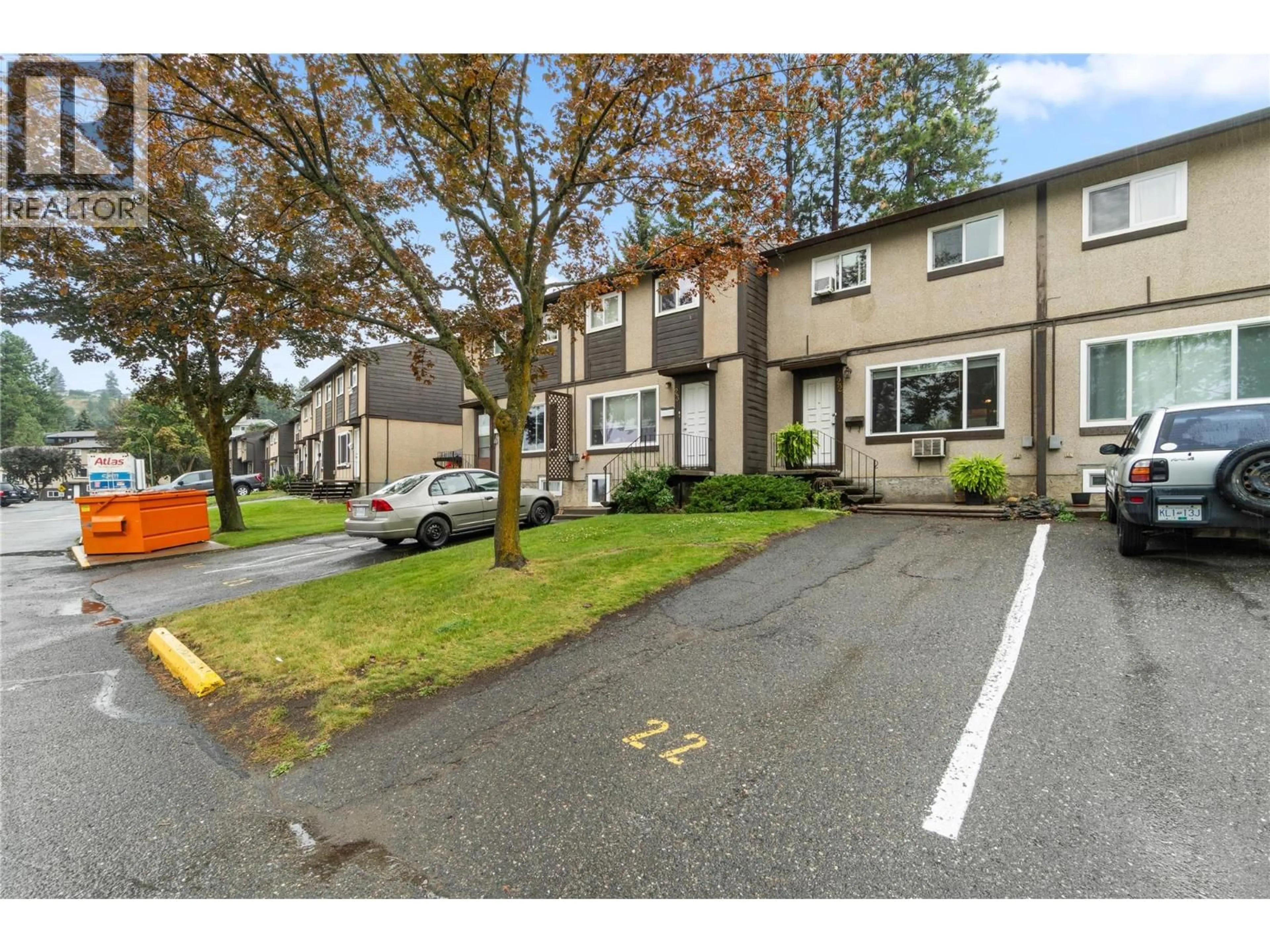 A pic from outside/outdoor area/front of a property/back of a property/a pic from drone, street for 22 - 1605 SUMMIT DRIVE, Kamloops British Columbia V2E2A5