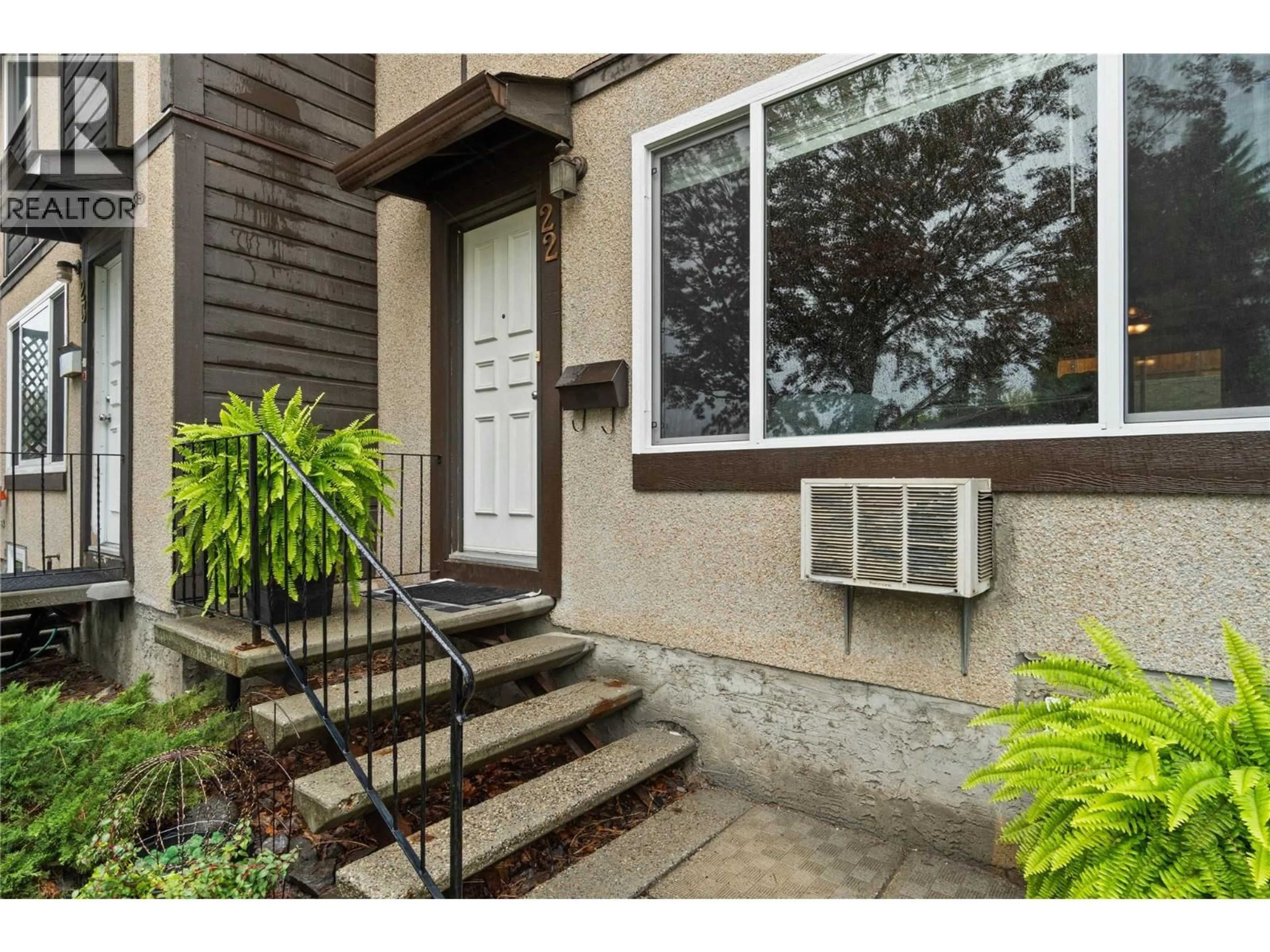 Indoor entryway for 22 - 1605 SUMMIT DRIVE, Kamloops British Columbia V2E2A5