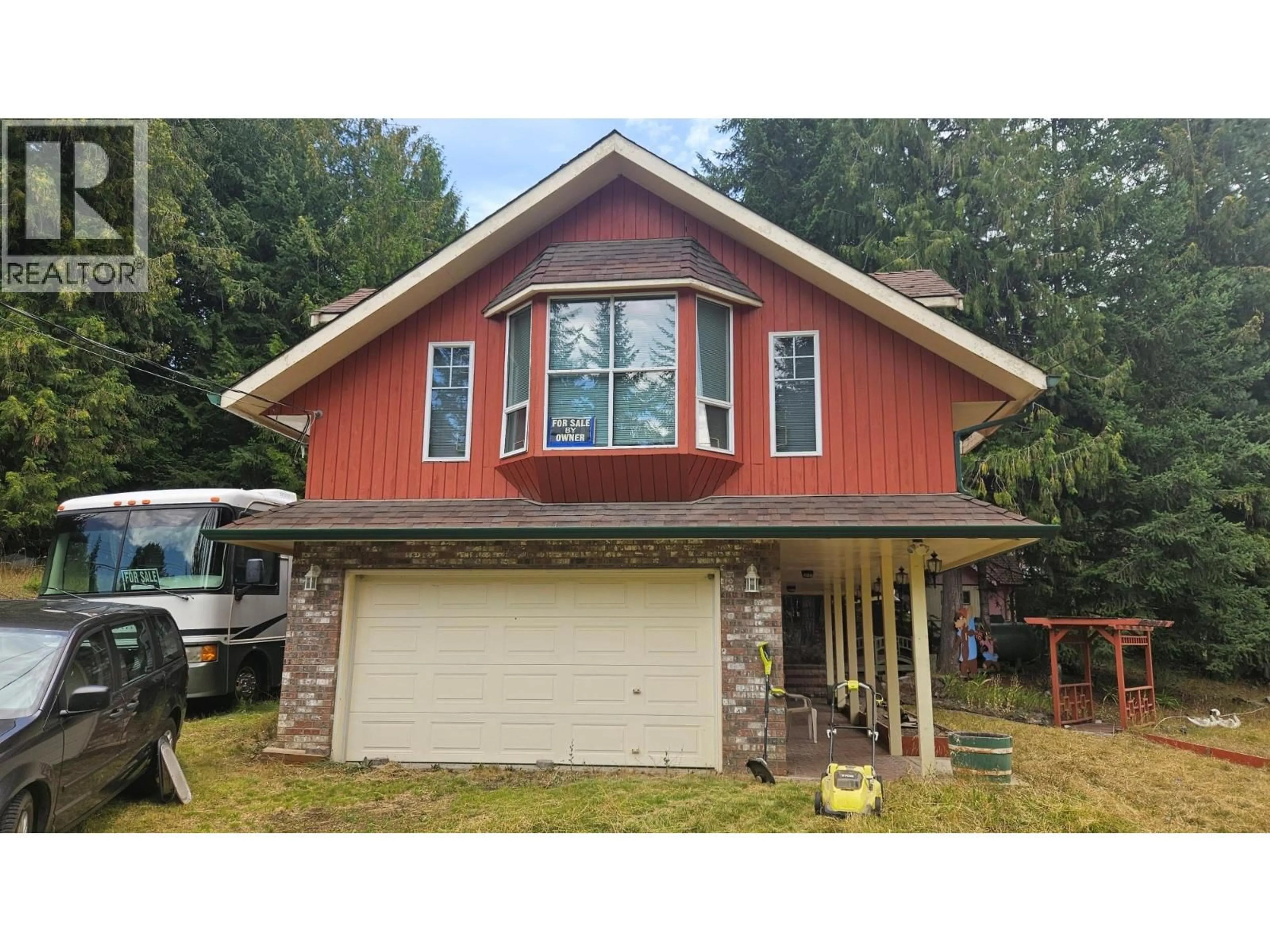Home with vinyl exterior material, unknown for 2690 FRASER ROAD, Anglemont British Columbia V0E1M8