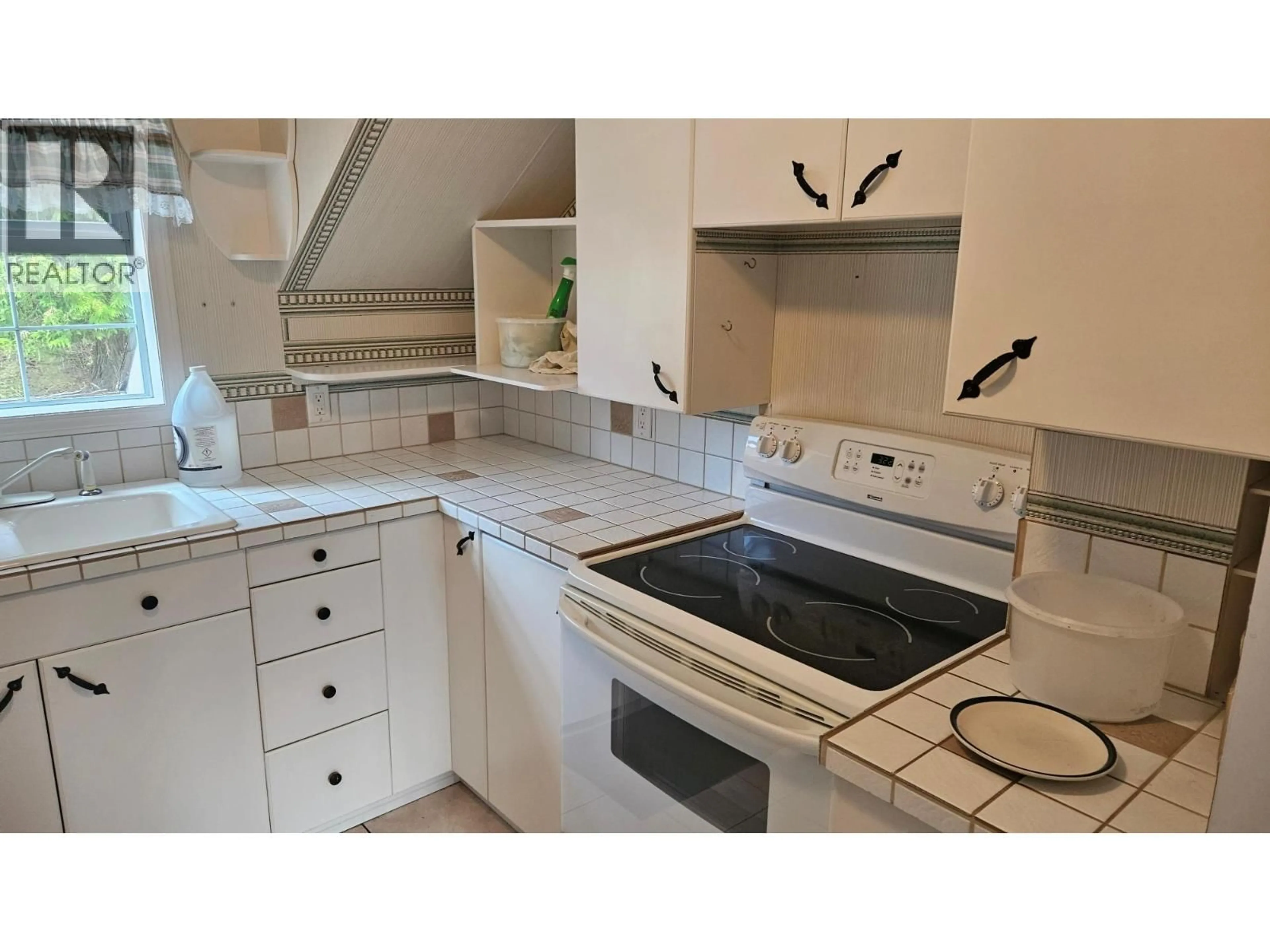 Standard kitchen, ceramic/tile floor for 2690 FRASER ROAD, Anglemont British Columbia V0E1M8
