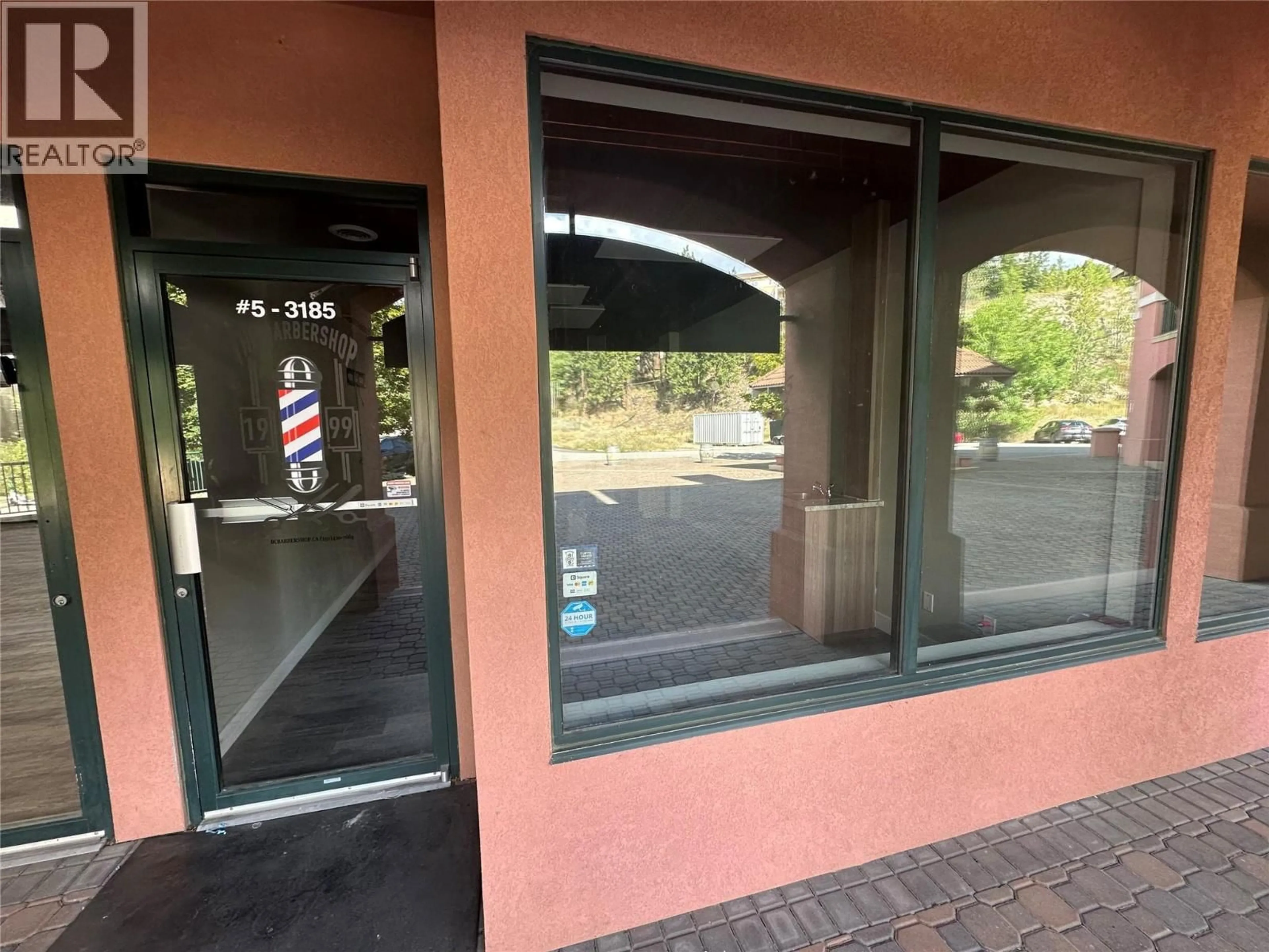 Indoor foyer for 5 - 3185 VIA CENTRALE DRIVE, Kelowna British Columbia V1V2A7
