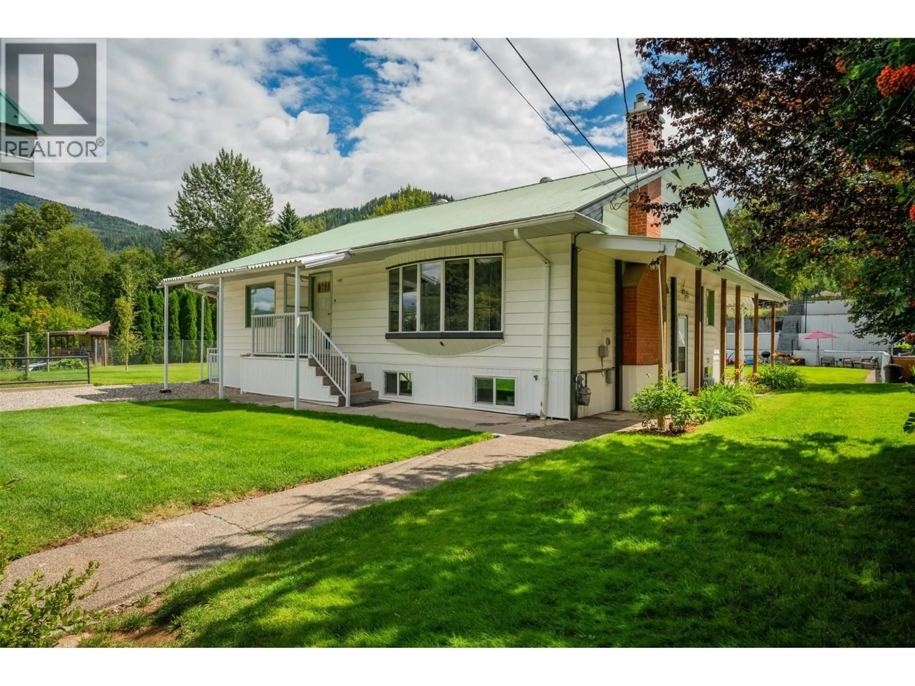 Home with vinyl exterior material, street for 2004 OLD SALMO ROAD, Fruitvale British Columbia V0G1L1