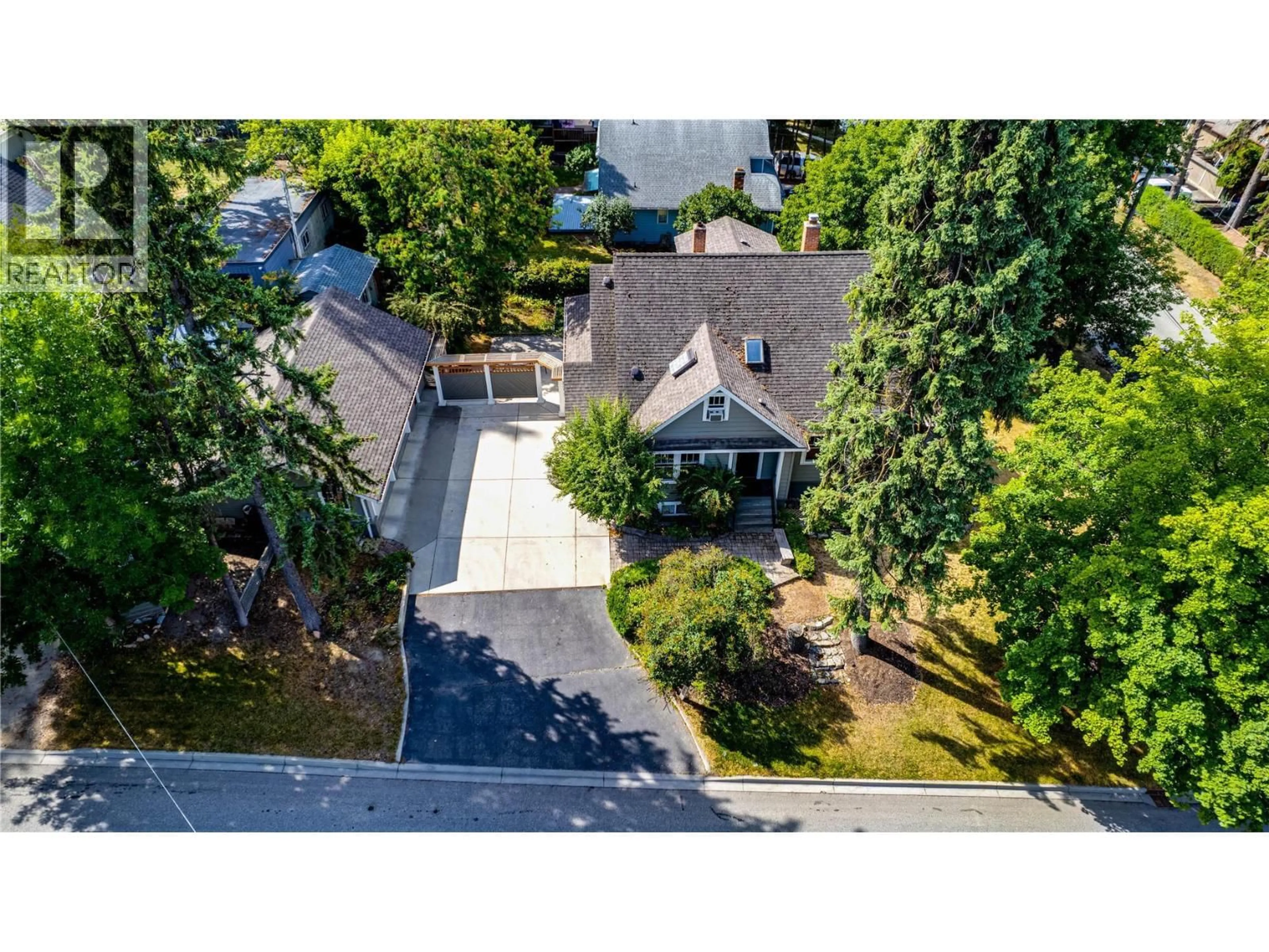 A pic from outside/outdoor area/front of a property/back of a property/a pic from drone, street for 2502 25 AVENUE, Vernon British Columbia V1T1N8