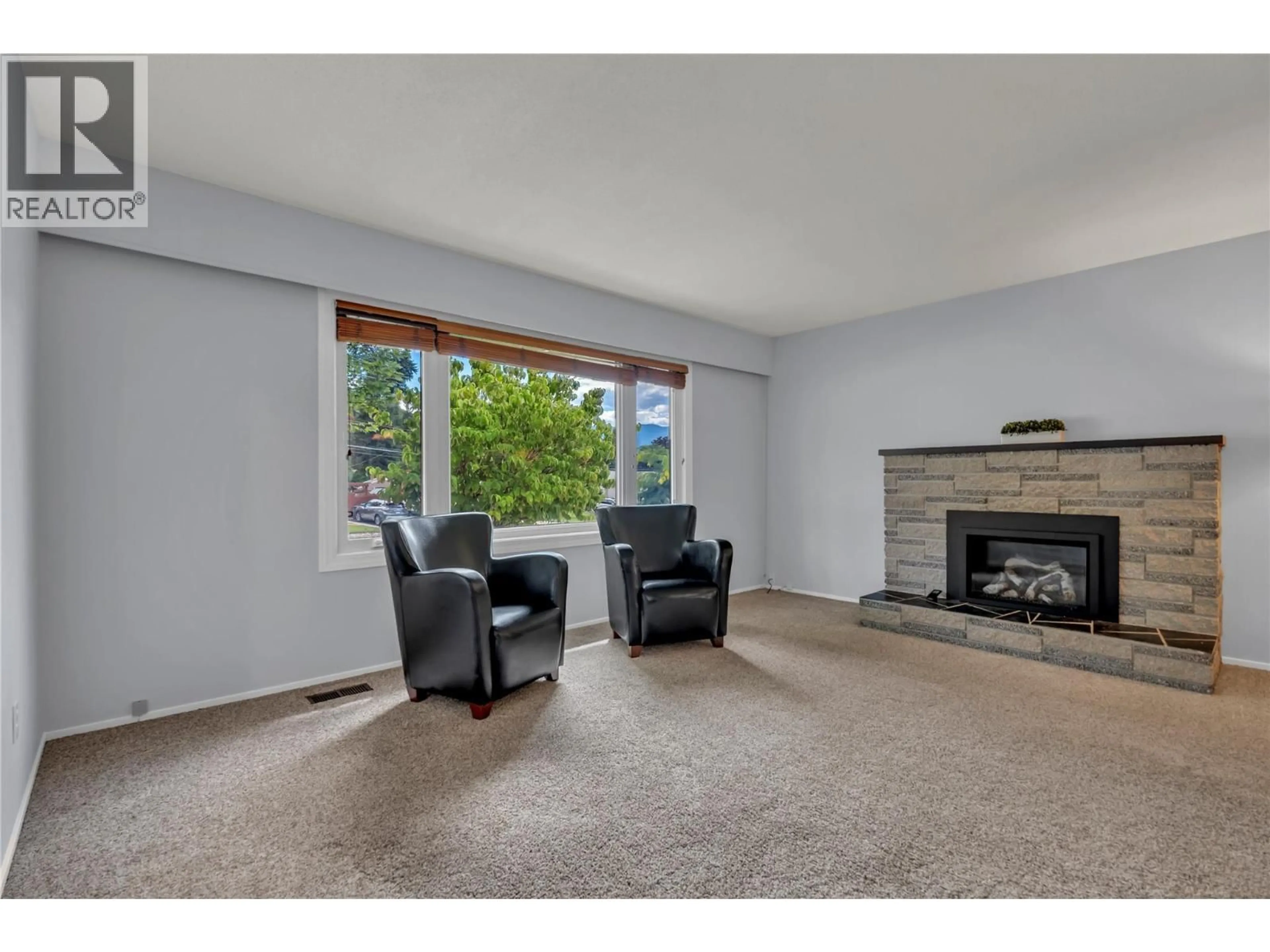Living room with furniture, unknown for 1297 PENTICTON AVENUE, Penticton British Columbia V2A2N3