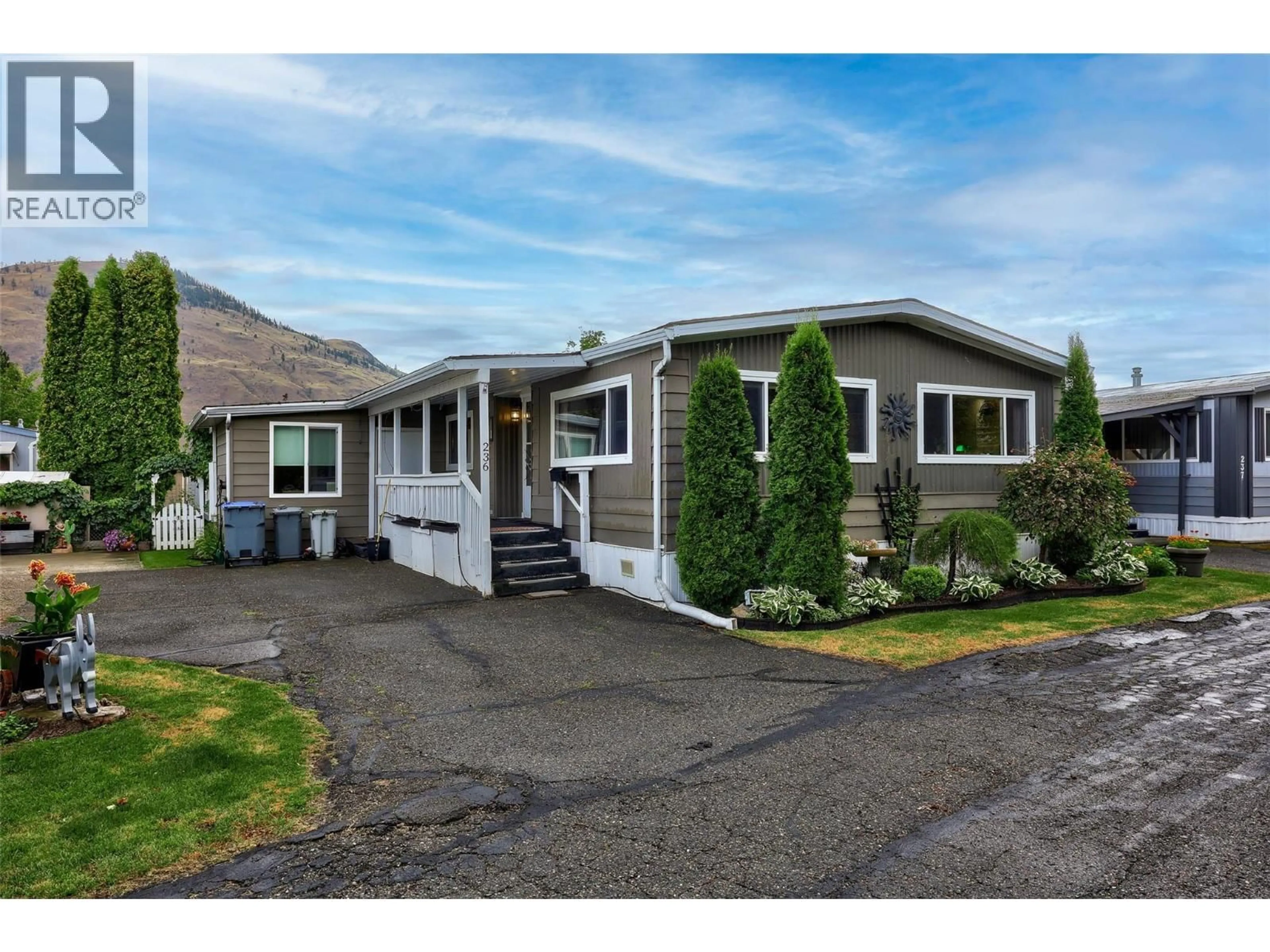 Home with vinyl exterior material, street for 236 - 2400 OAKDALE WAY, Kamloops British Columbia V2B6W7
