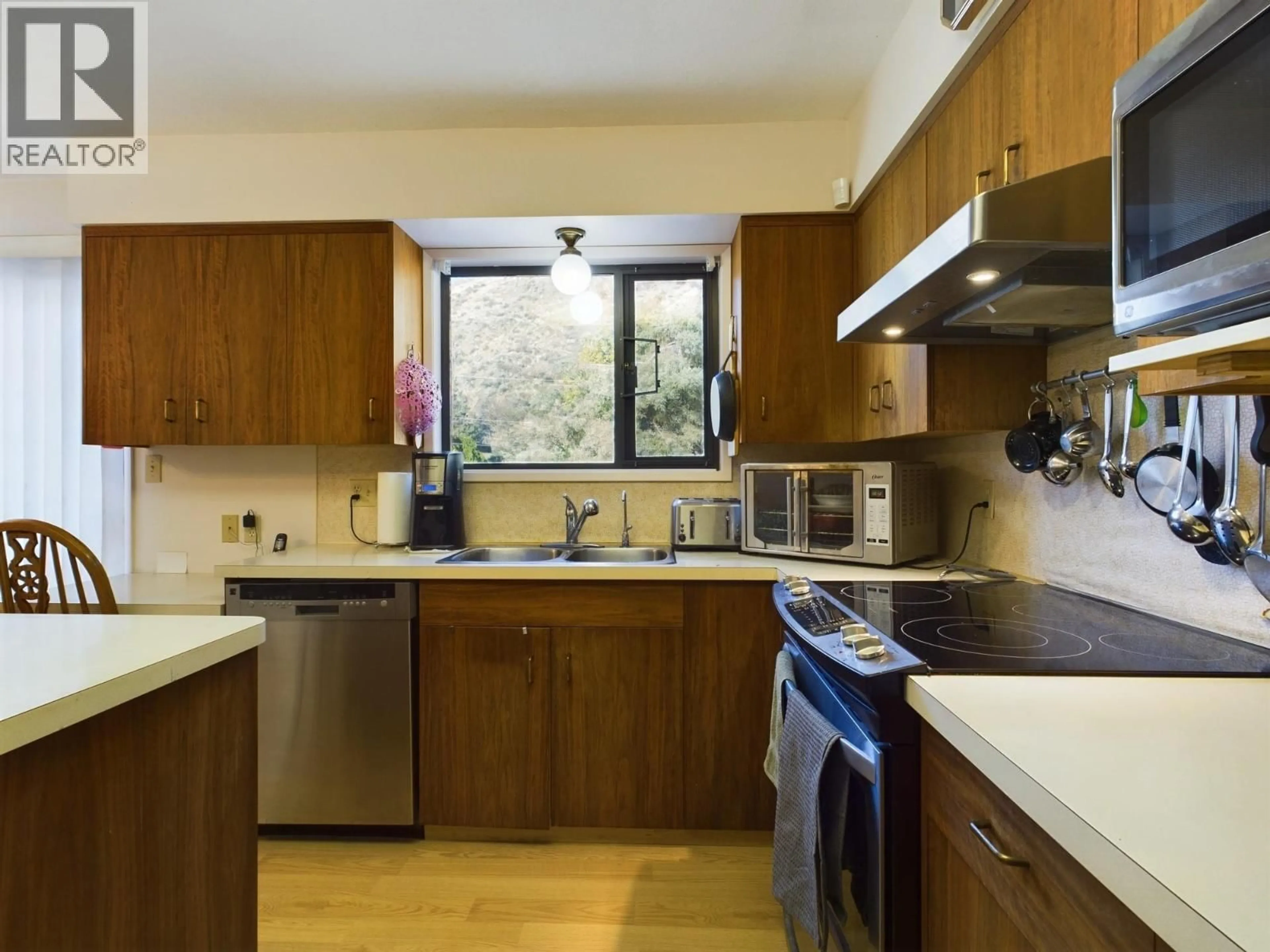 Standard kitchen, wood/laminate floor for 1013 MORNINGSTAR ROAD, Oliver British Columbia V0H1T6