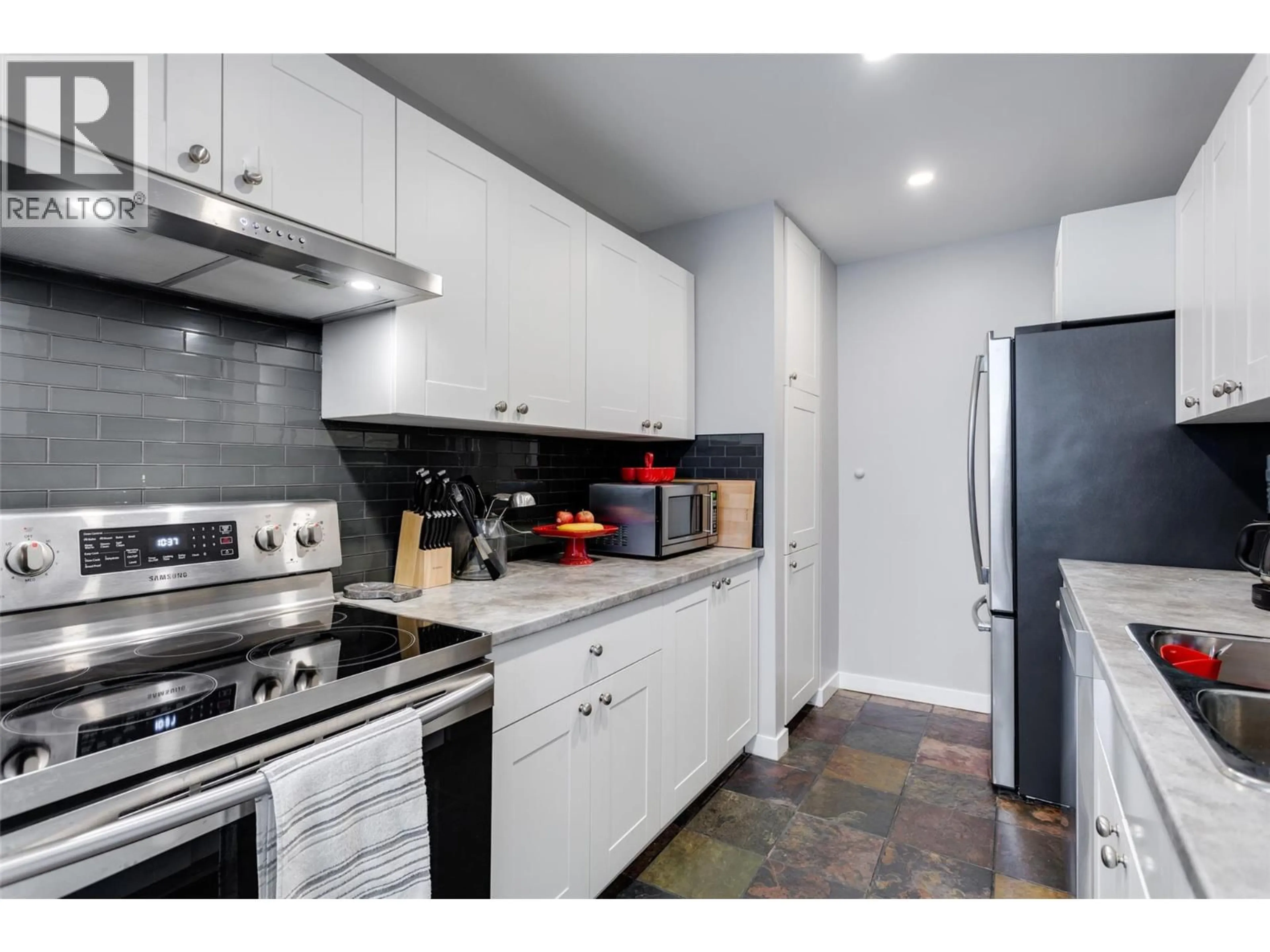 Standard kitchen, unknown for 514 - 3901 32 AVENUE, Vernon British Columbia V1T3M8