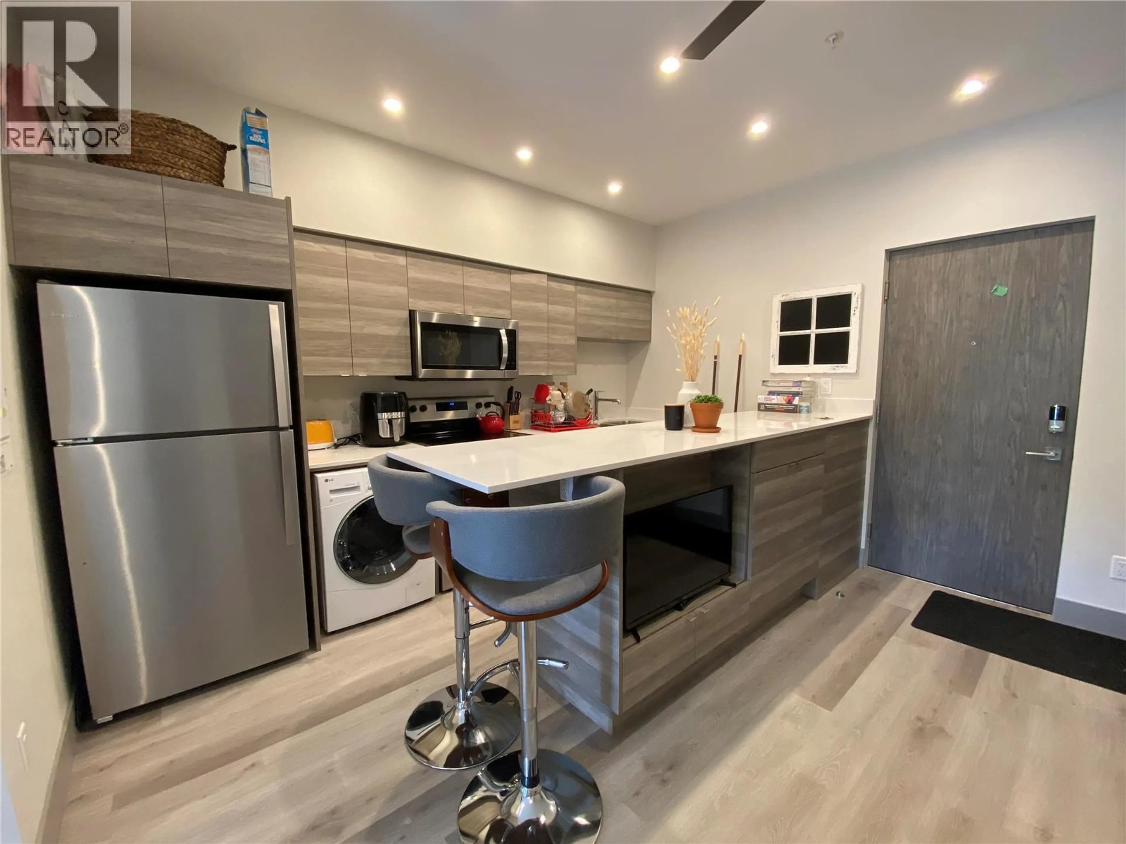 Open concept kitchen, unknown for 101 - 2555 LAKESHORE ROAD, Vernon British Columbia V1H1M9