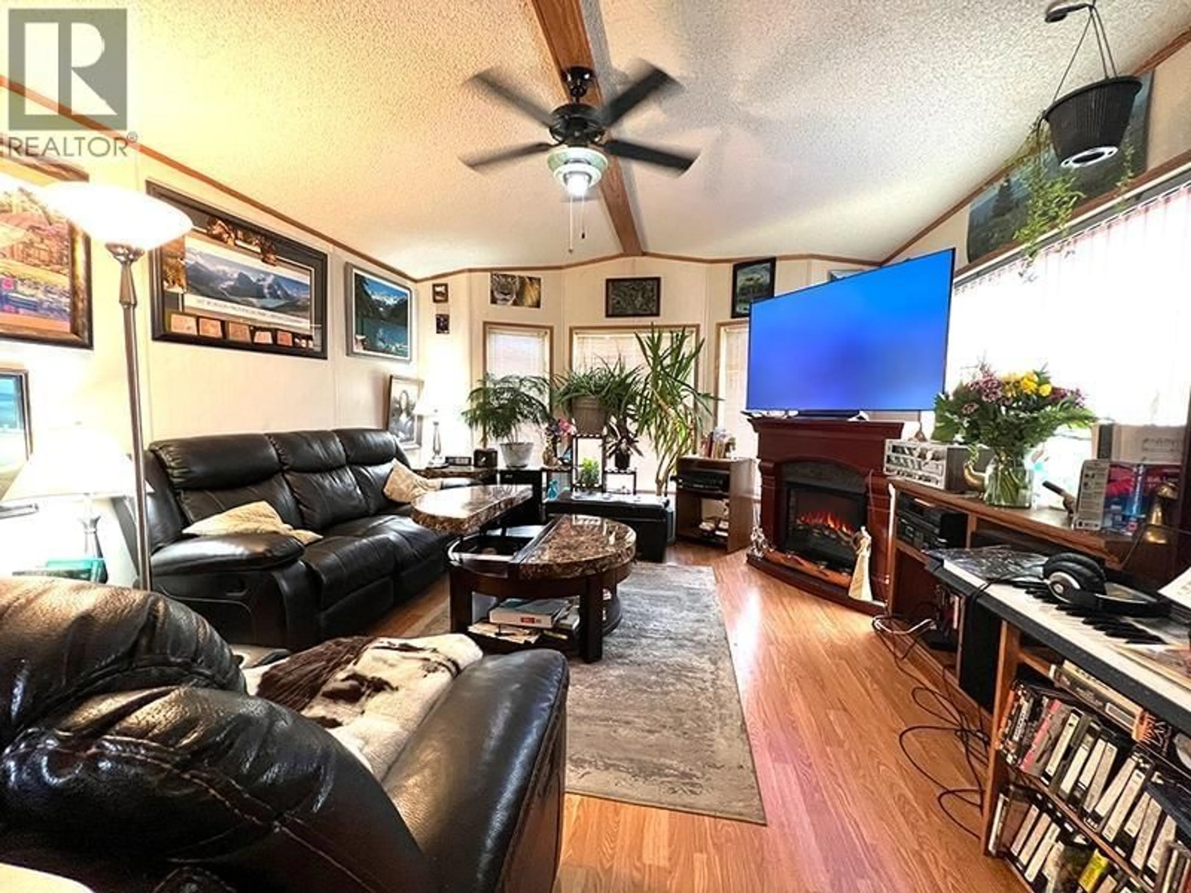 Living room with furniture, wood/laminate floor for 14 PLUTO DRIVE, Kamloops British Columbia V2H1T7