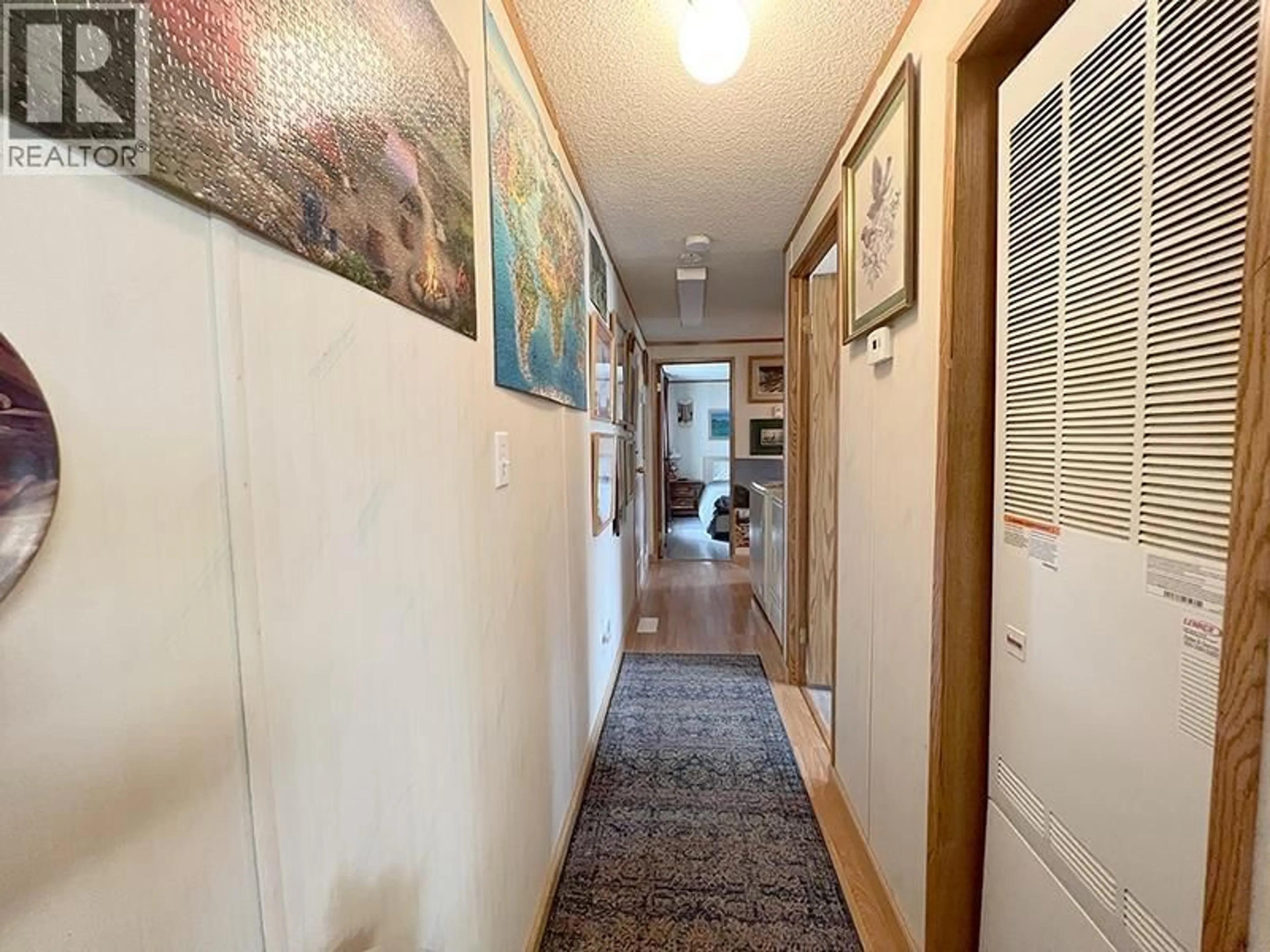 Indoor foyer for 14 PLUTO DRIVE, Kamloops British Columbia V2H1T7