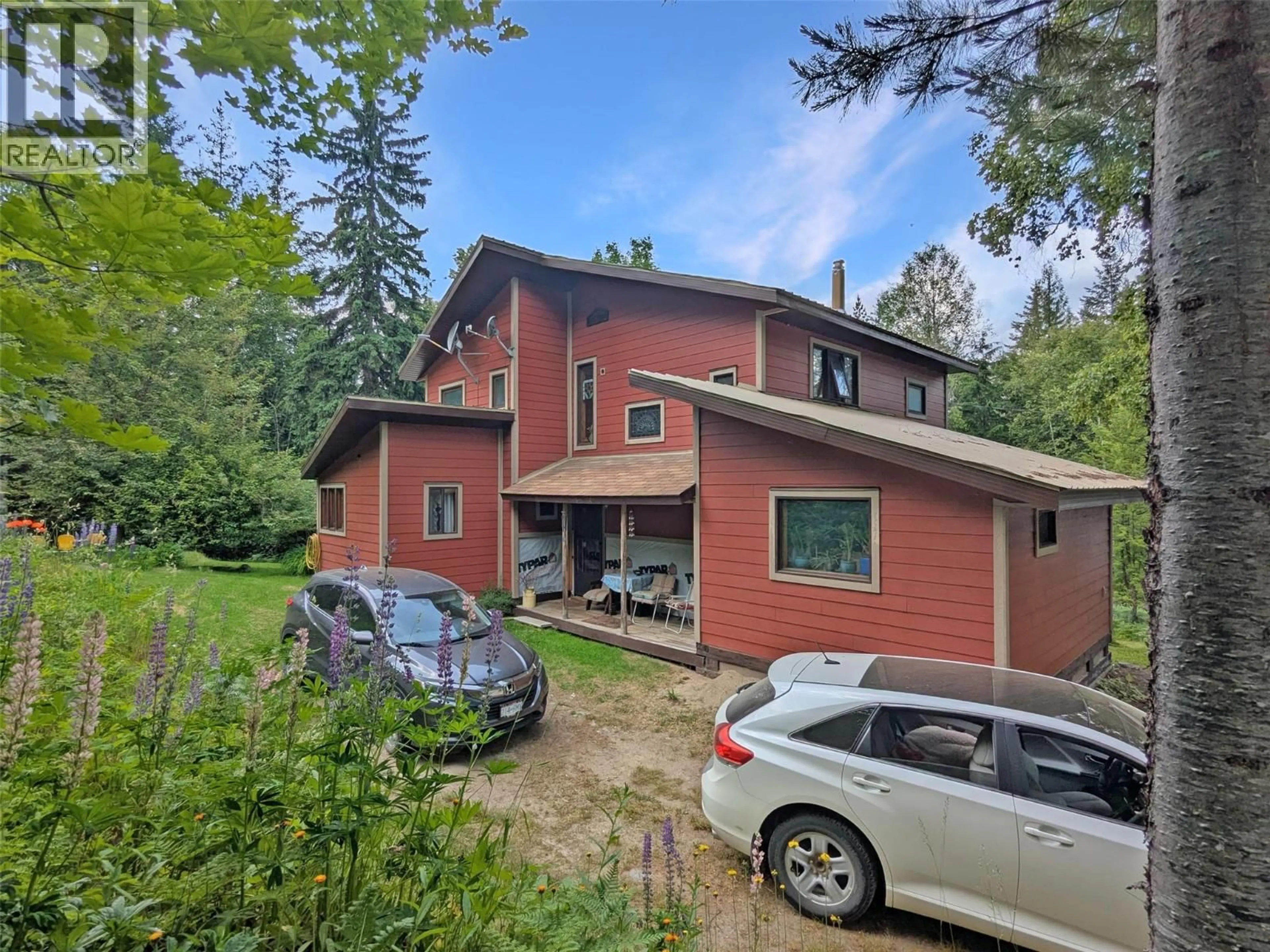 A pic from outside/outdoor area/front of a property/back of a property/a pic from drone, unknown for 8802 MARTENS ROAD, Slocan British Columbia V0G2C0