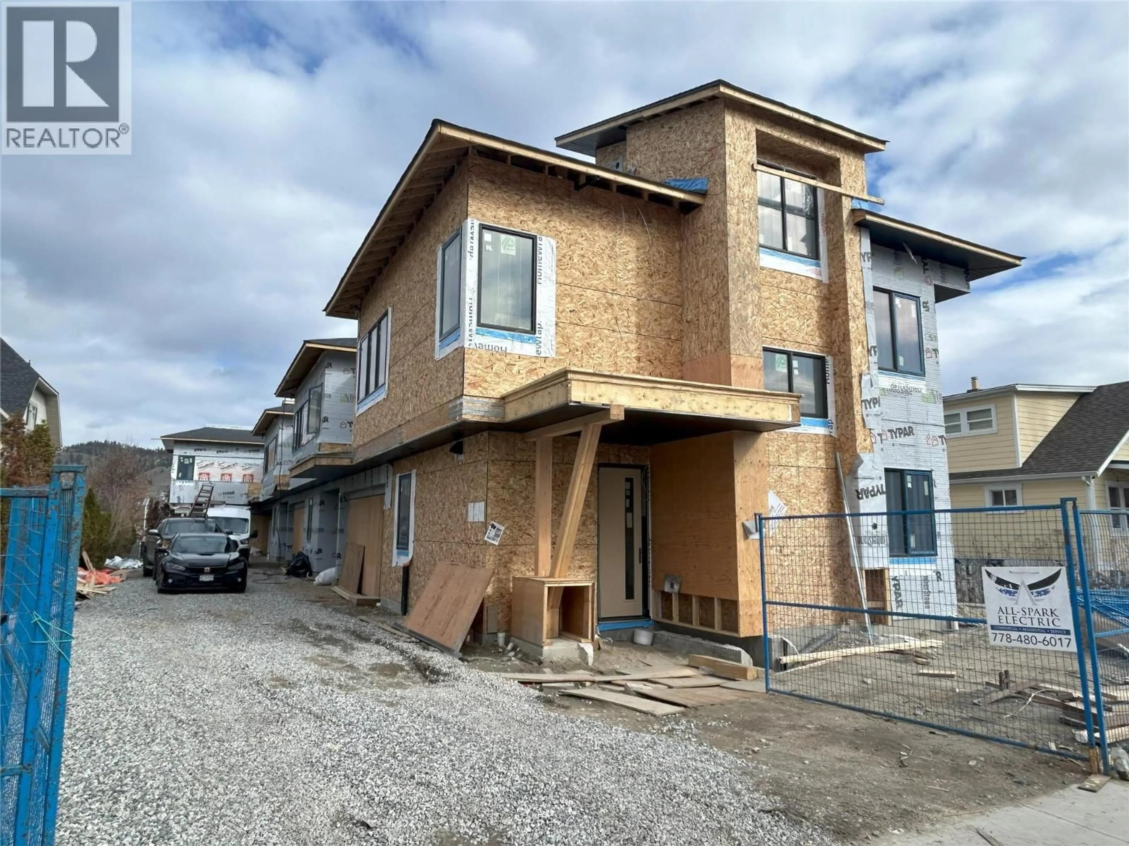 Unknown for 2 - 970 LAWSON AVENUE, Kelowna British Columbia V1Y6T1
