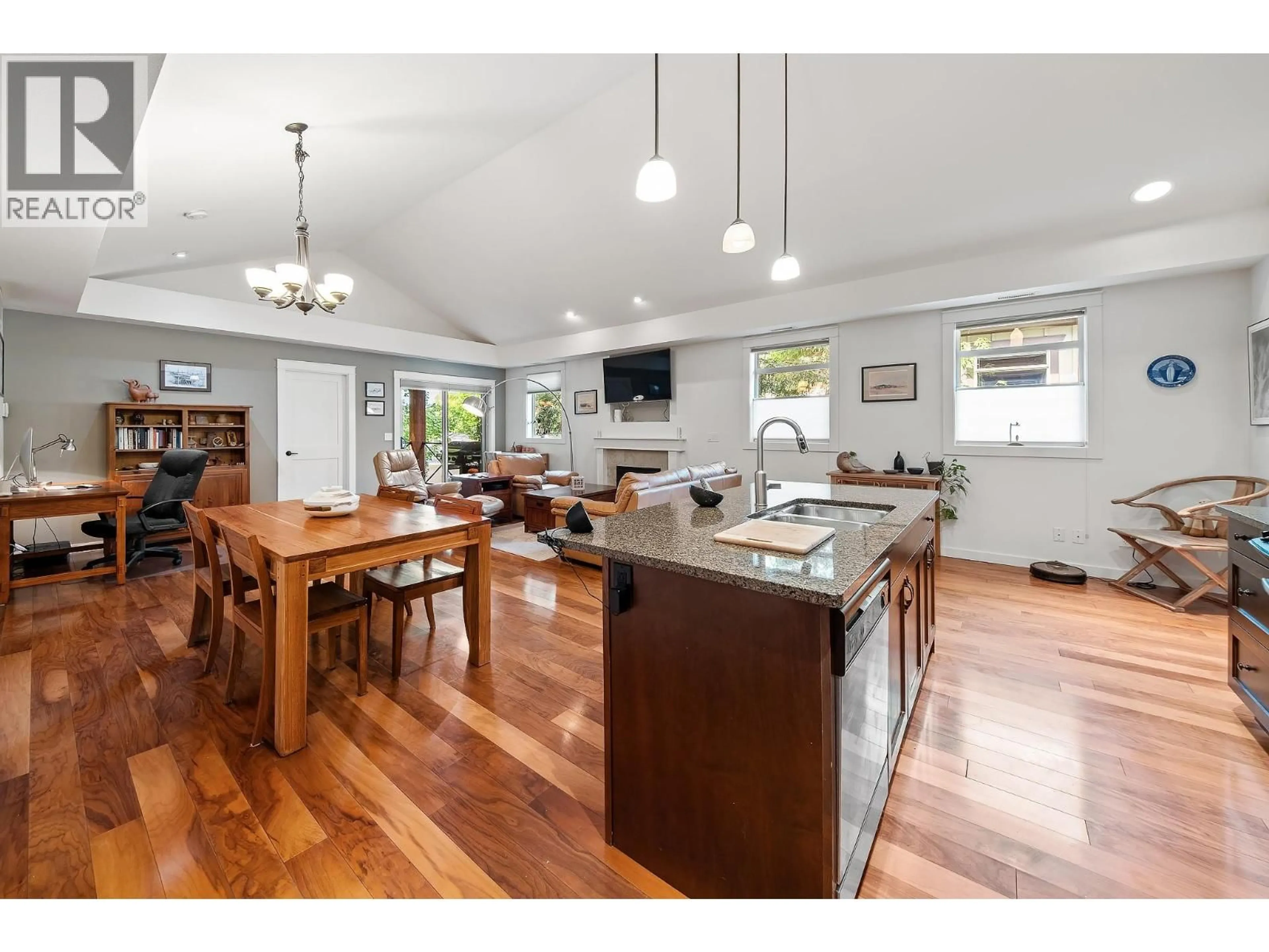 Open concept kitchen, wood/laminate floor for 214 - 511 YATES ROAD, Kelowna British Columbia V1V2X2
