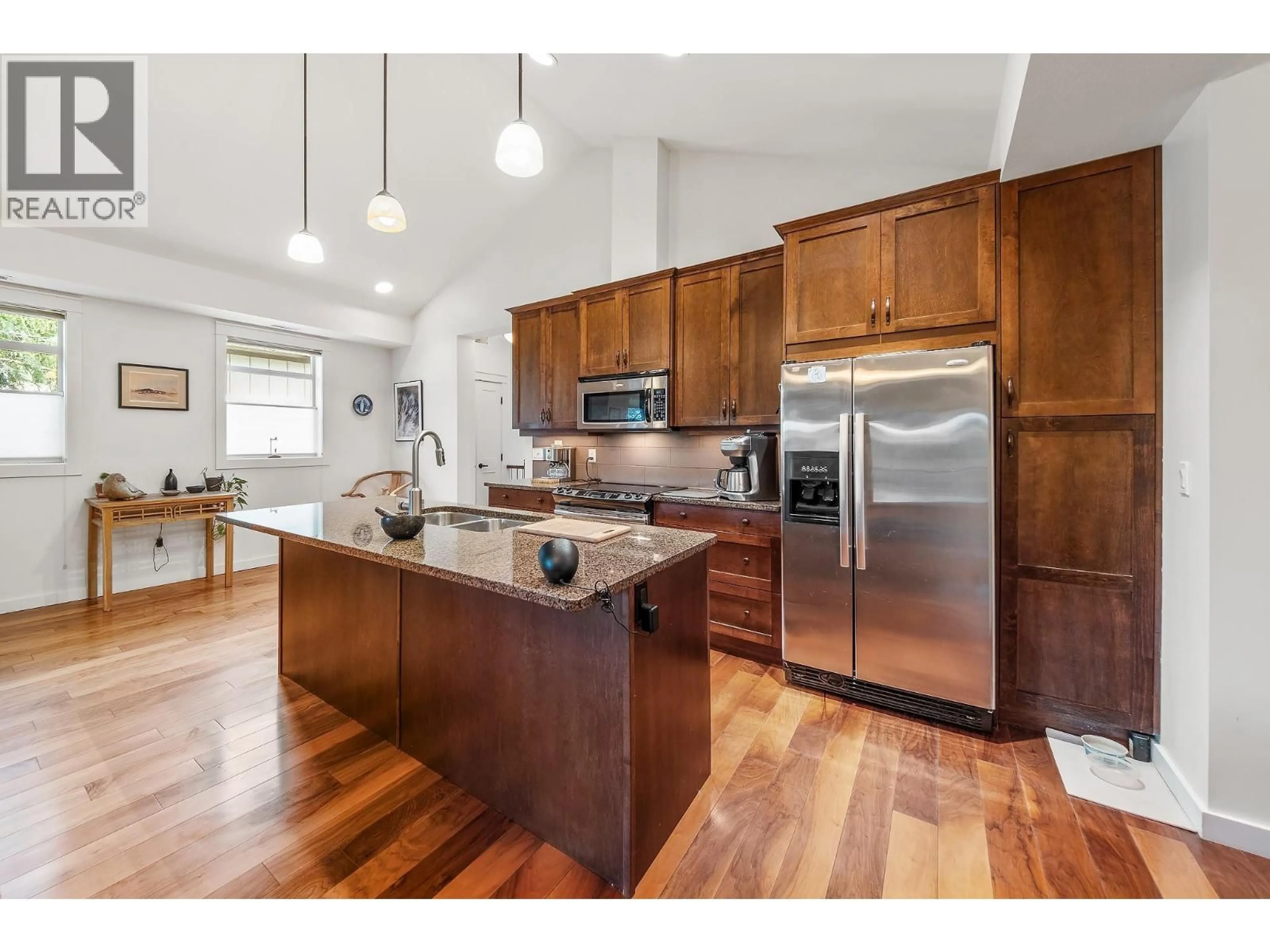 Open concept kitchen, wood/laminate floor for 214 - 511 YATES ROAD, Kelowna British Columbia V1V2X2