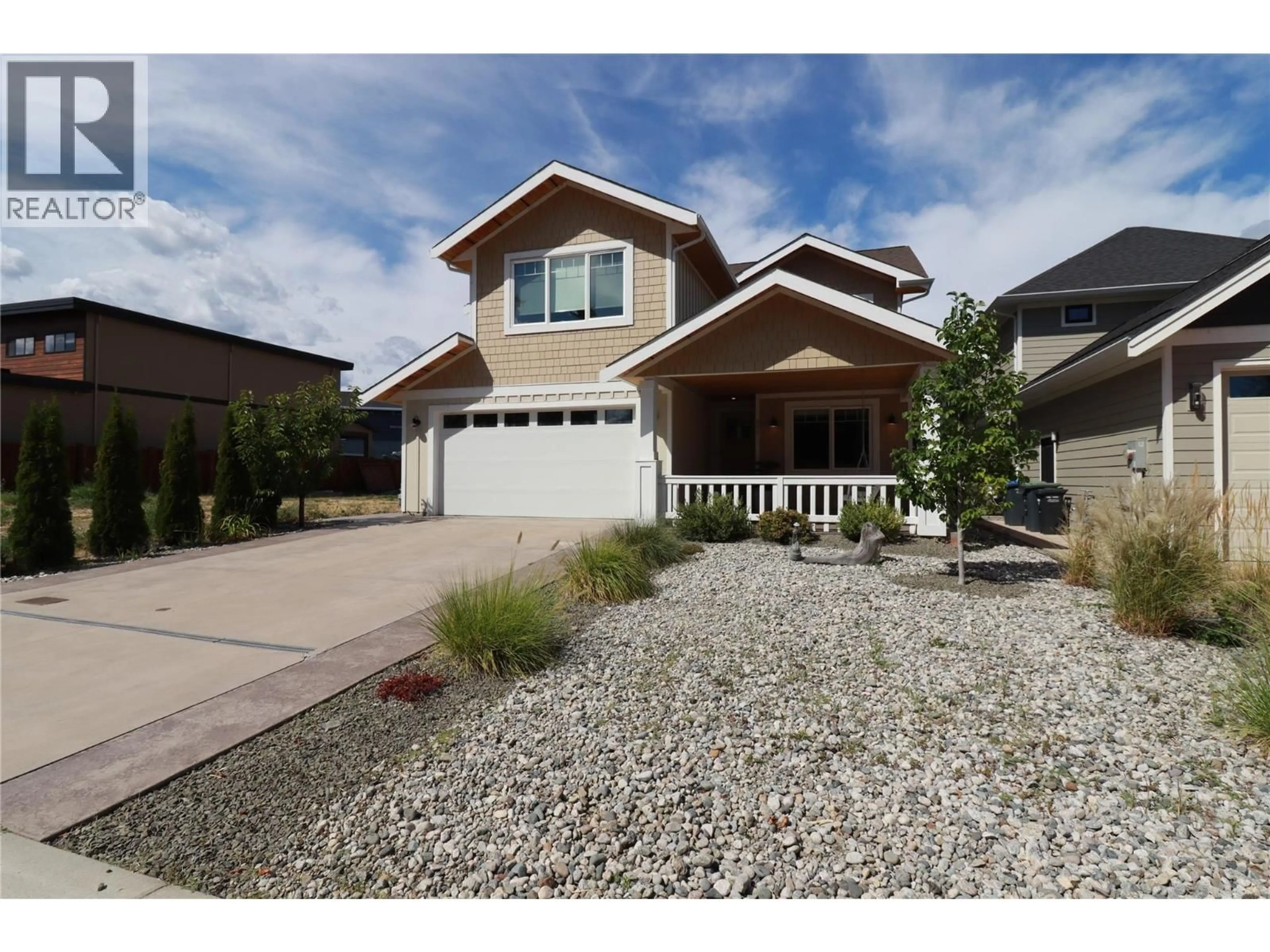 Home with vinyl exterior material, street for 884 JOHNSON STREET, Summerland British Columbia V0H1Z9