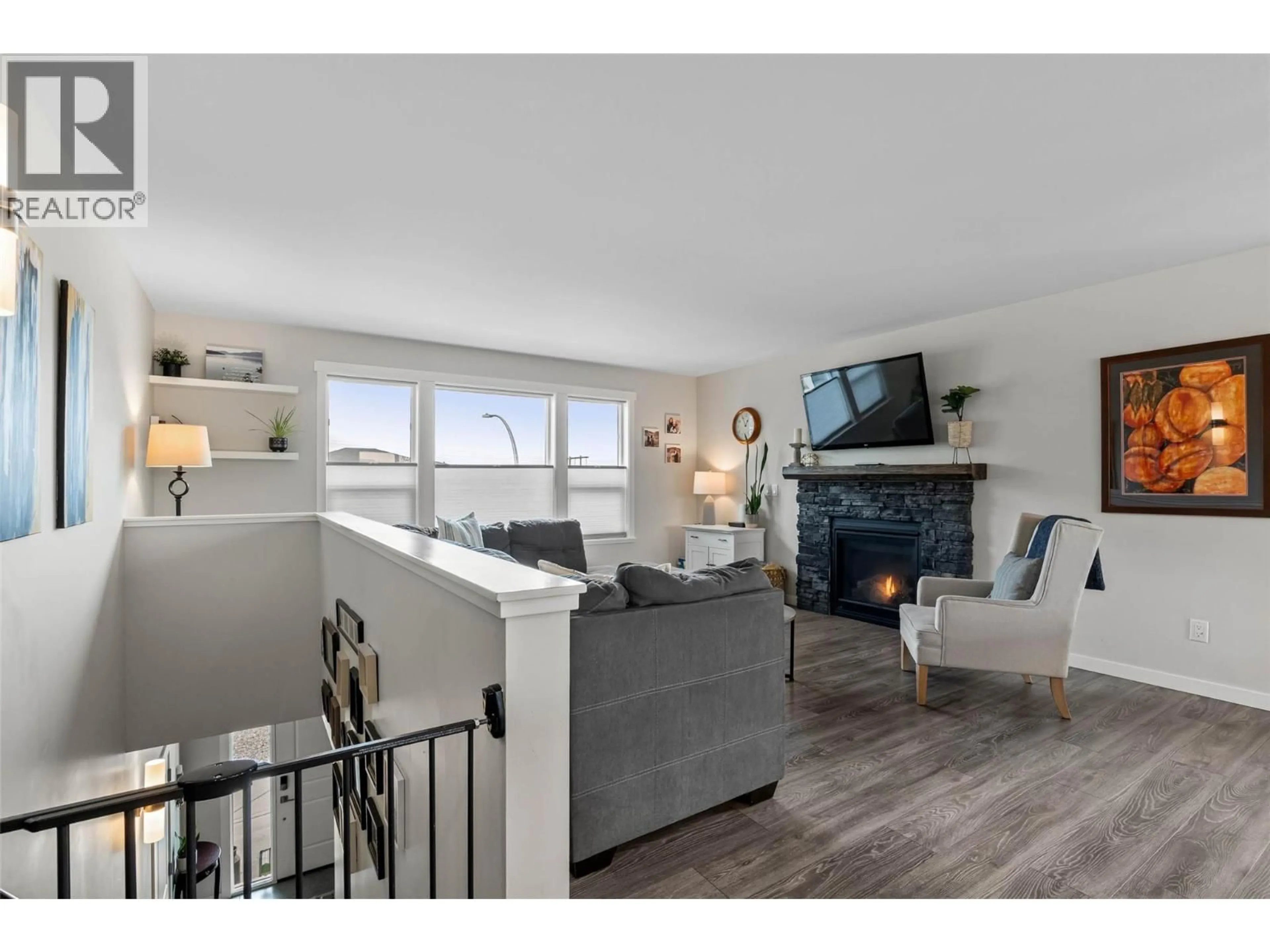 Living room with furniture, unknown for 2270 SADDLEBACK DRIVE, Kamloops British Columbia V2B0G7