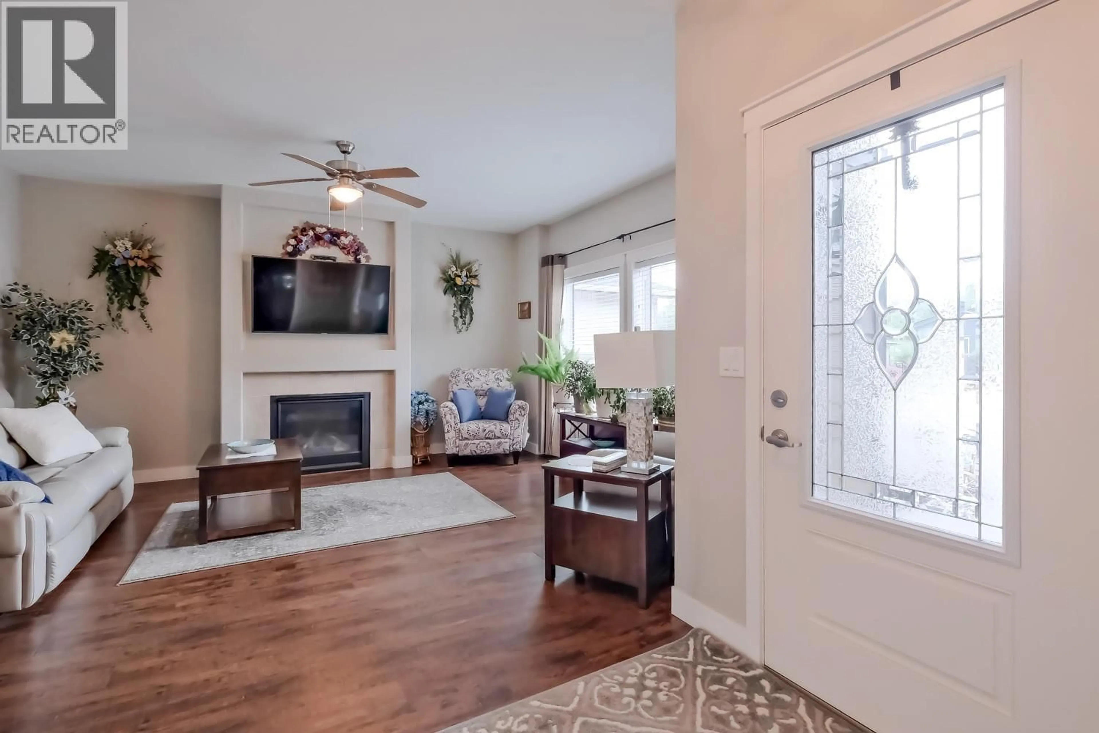 Living room with furniture, unknown for 91 - 8300 GALLAGHER LAKE FRONTAGE ROAD, Oliver British Columbia V0H1T2