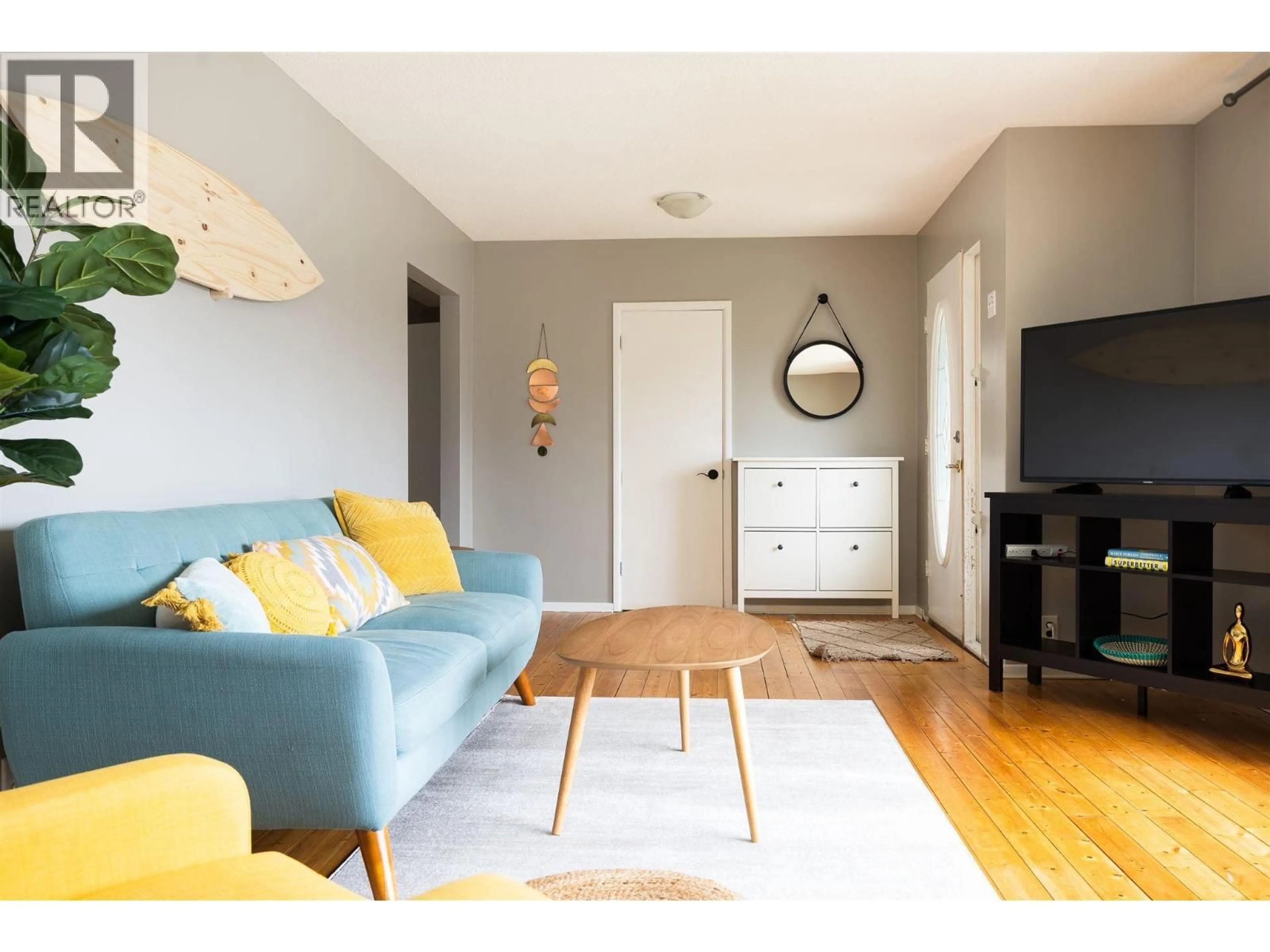 Living room with furniture, unknown for 764 FRANCIS AVENUE, Kelowna British Columbia V1Y5G5