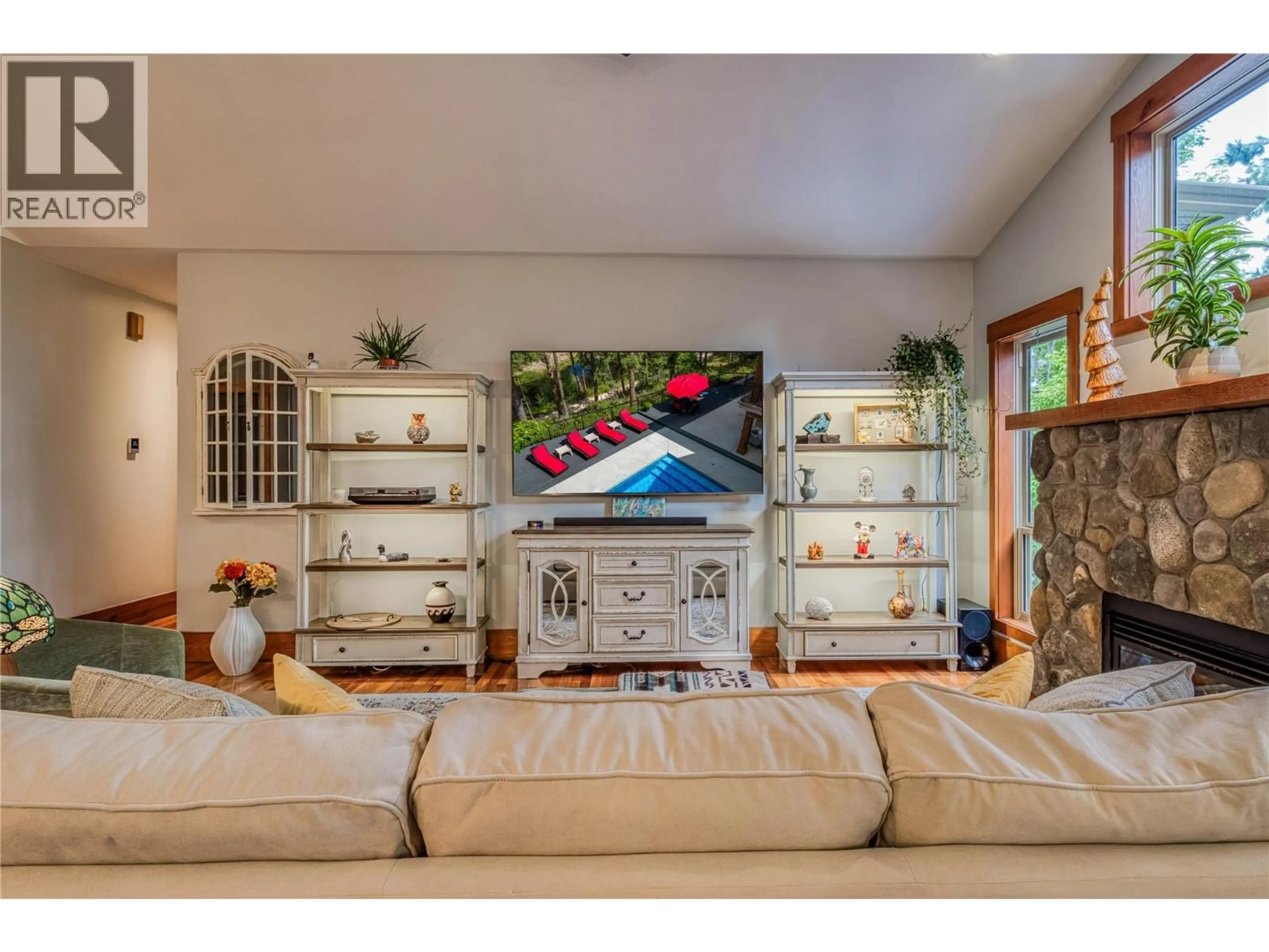 Home theater for 1604 KLOPPENBURG ROAD, Kelowna British Columbia V1P1N5
