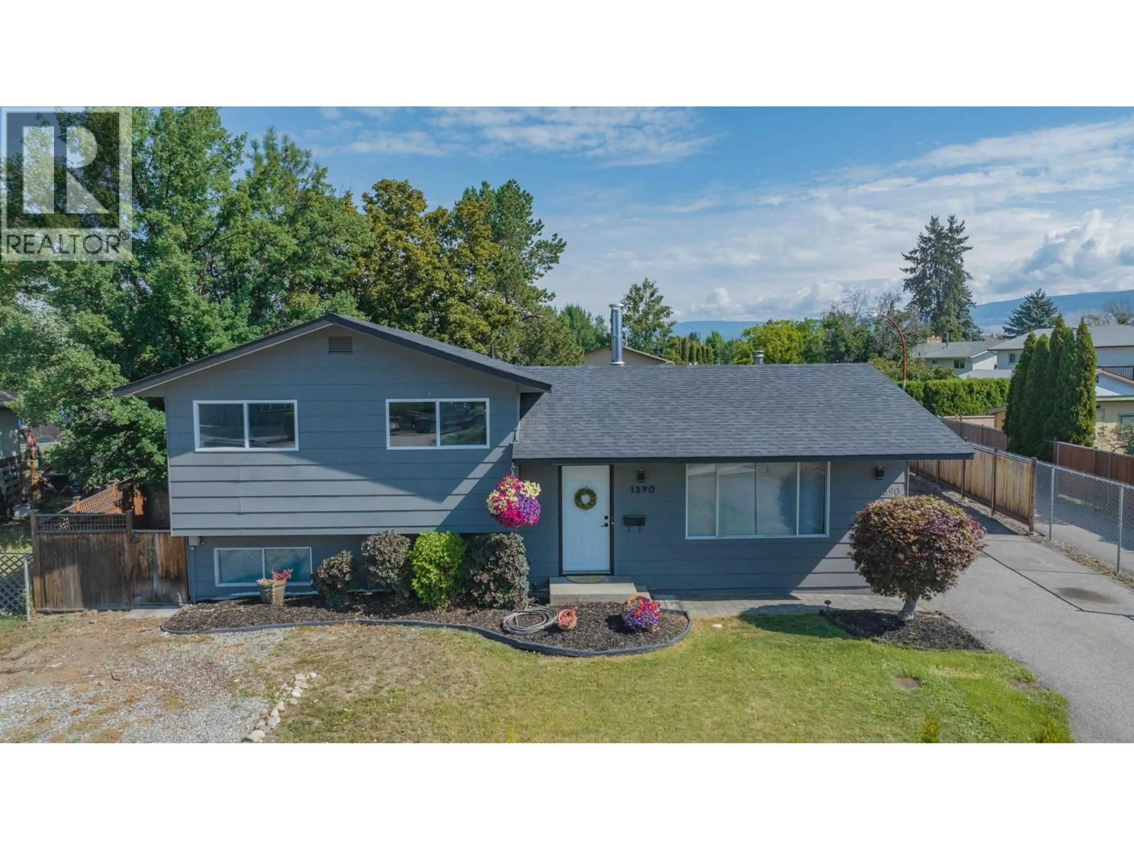 A pic from outside/outdoor area/front of a property/back of a property/a pic from drone, unknown for 1390 CORNWALL ROAD, Kelowna British Columbia V1X1N9