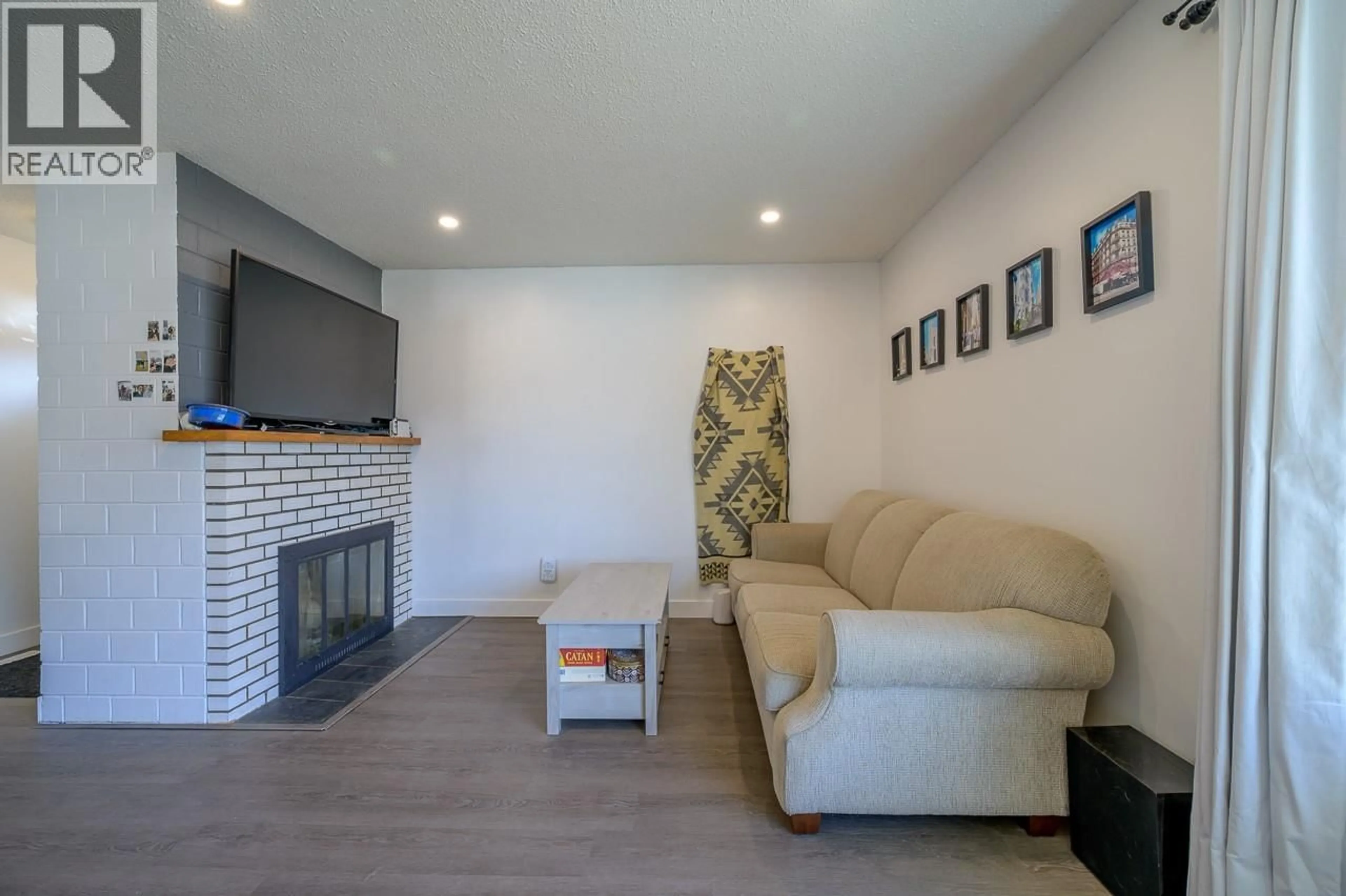 Living room with furniture, unknown for 2547 TUPELA DRIVE, Kamloops British Columbia V2B6V8