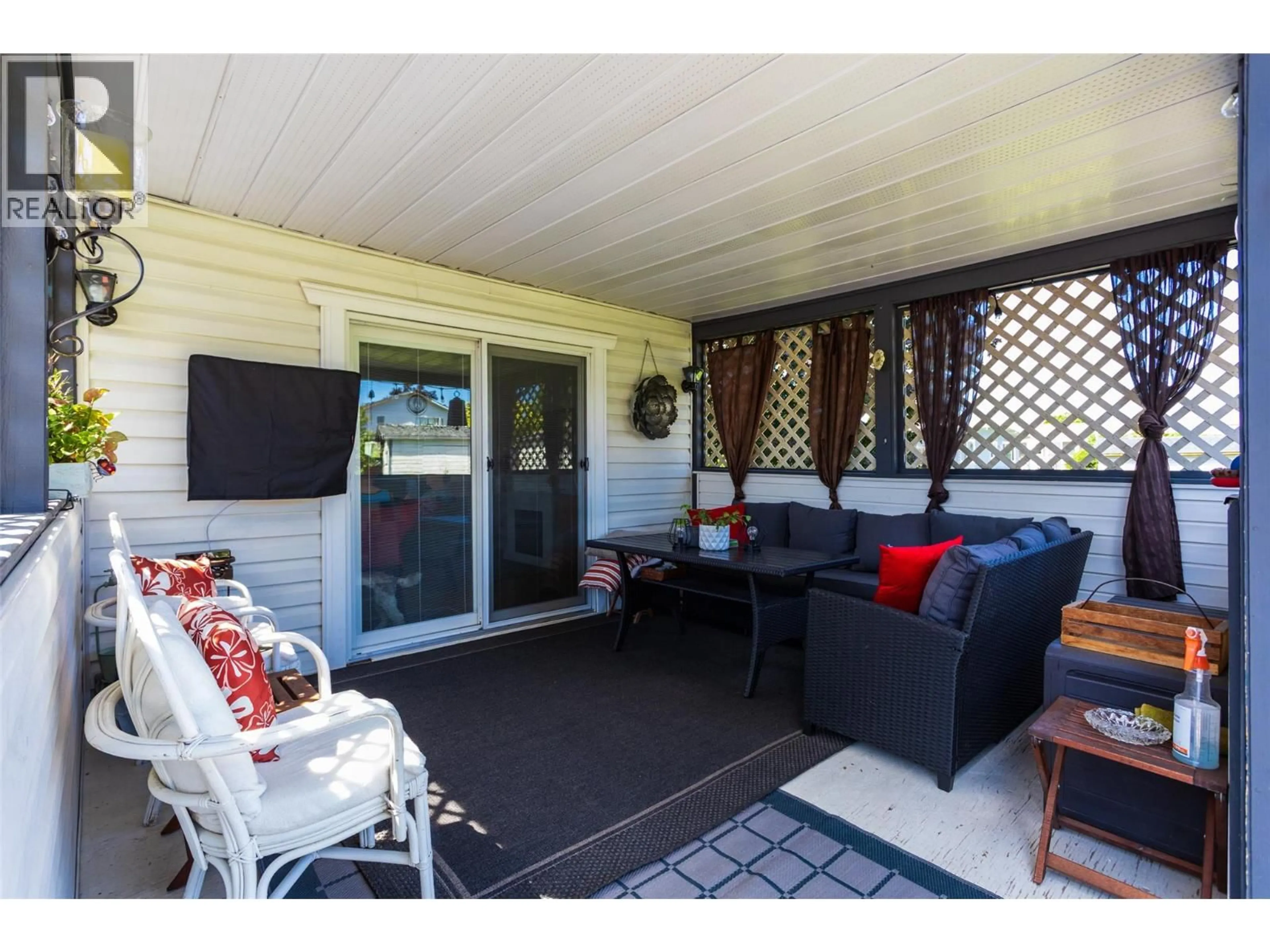 Patio, water/lake/river/ocean view for 1490 CORNWALL ROAD, Kelowna British Columbia V1X1N9