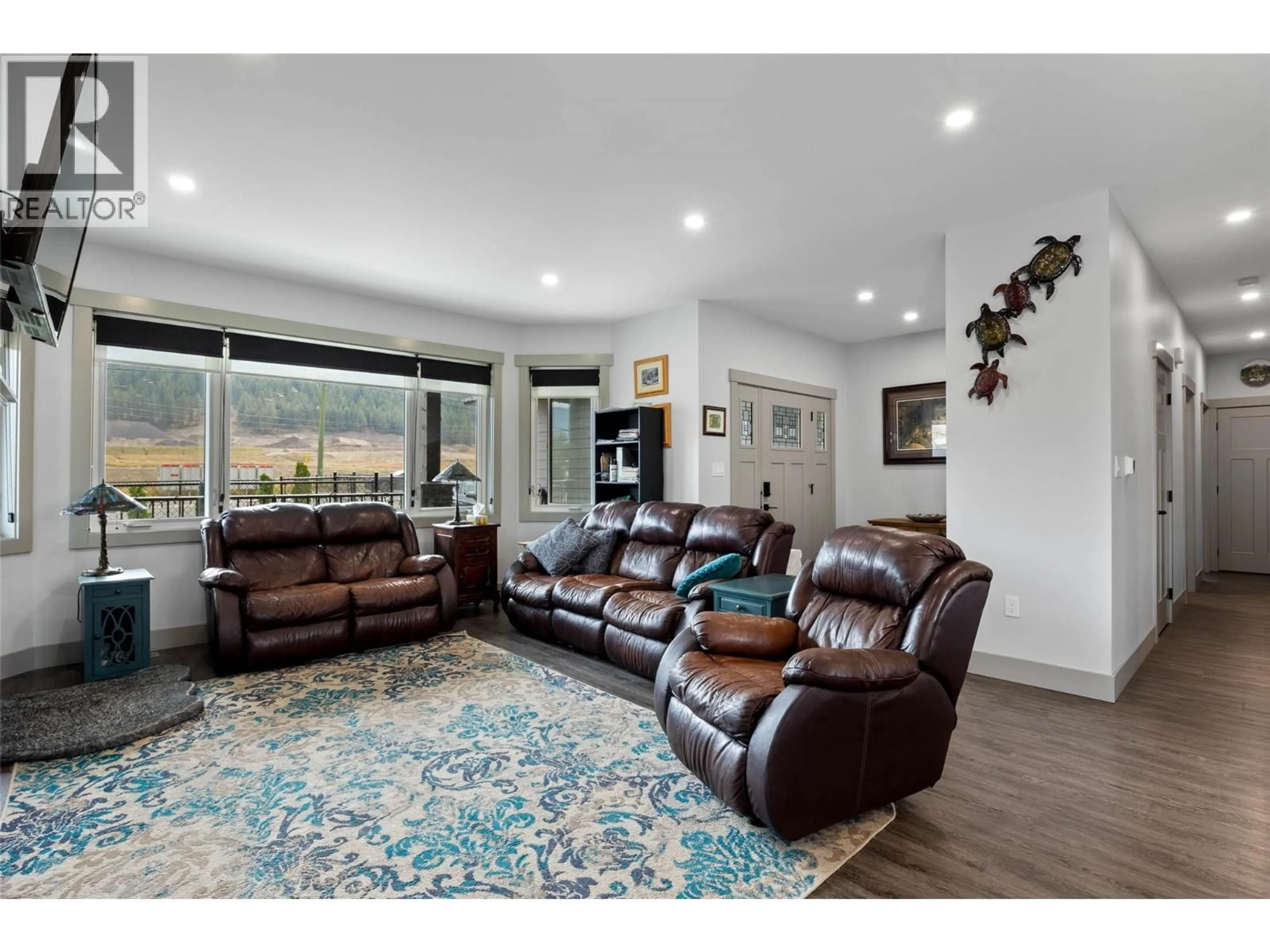Living room with furniture, unknown for 2016 BIRCH AVENUE, Merritt British Columbia V1K1K2