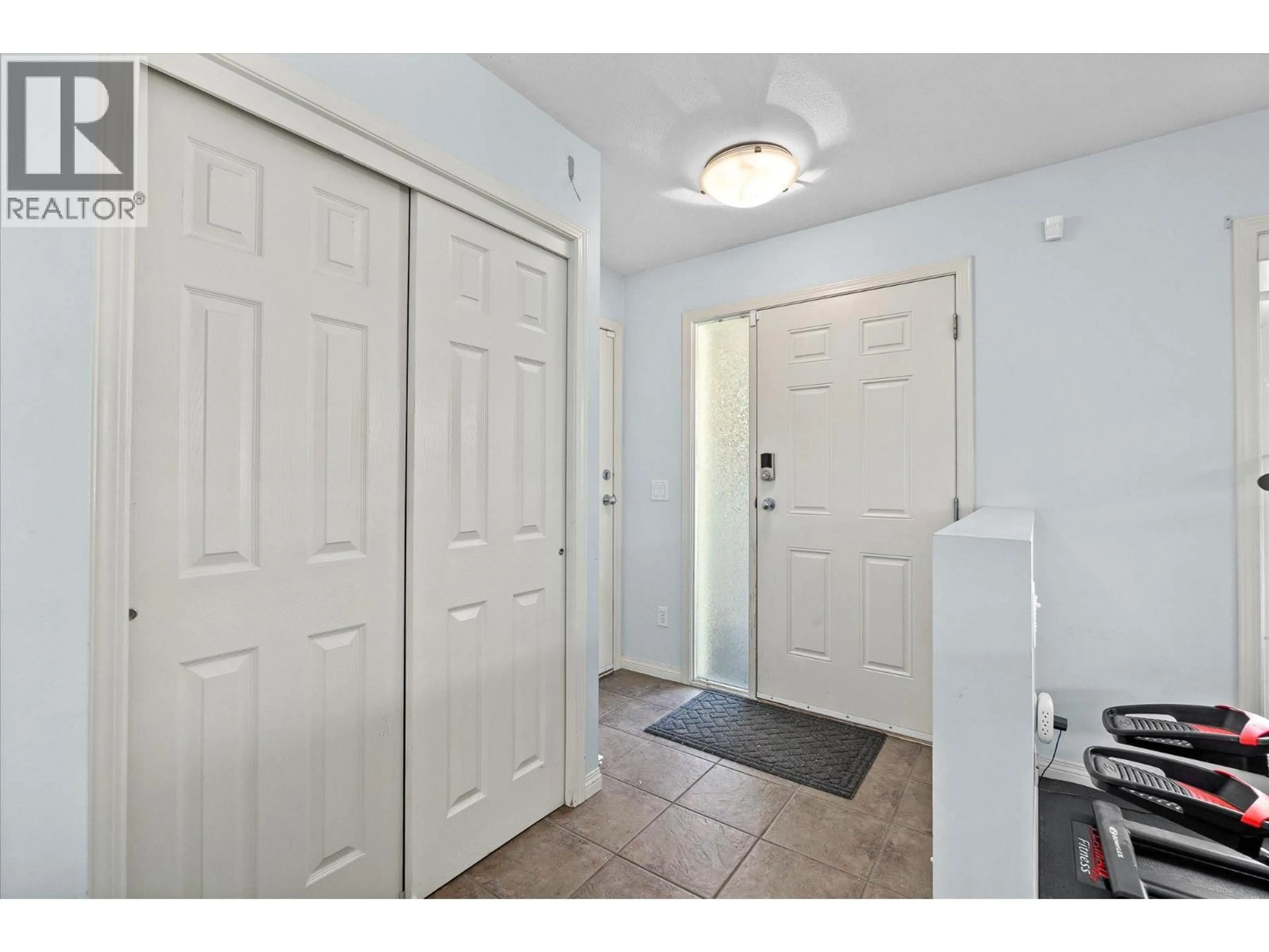 Indoor entryway for 351 - 665 COOK ROAD, Kelowna British Columbia V1W4T4