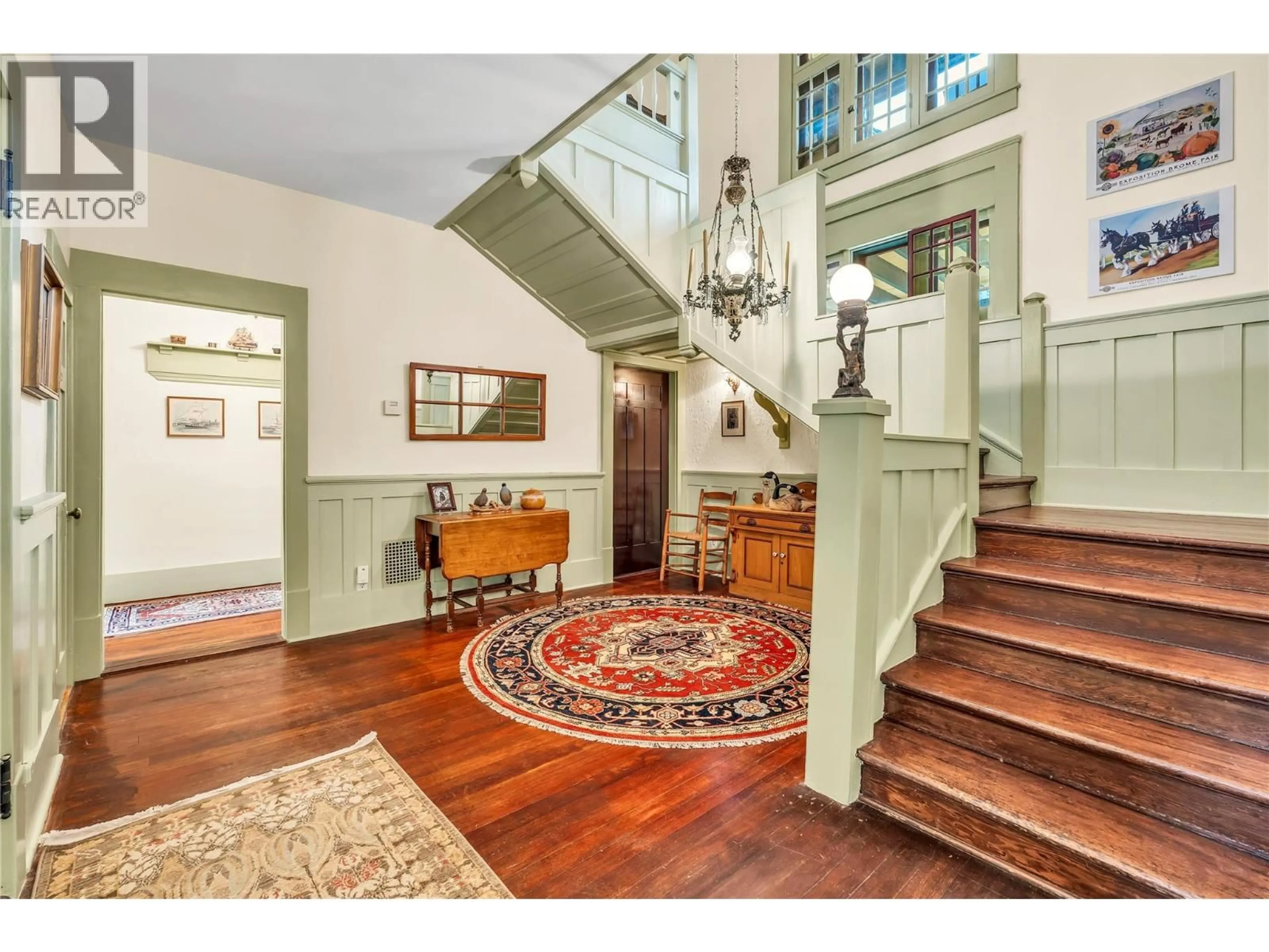 Indoor foyer for 12405 REYNOLDS AVENUE, Summerland British Columbia V0H1Z8
