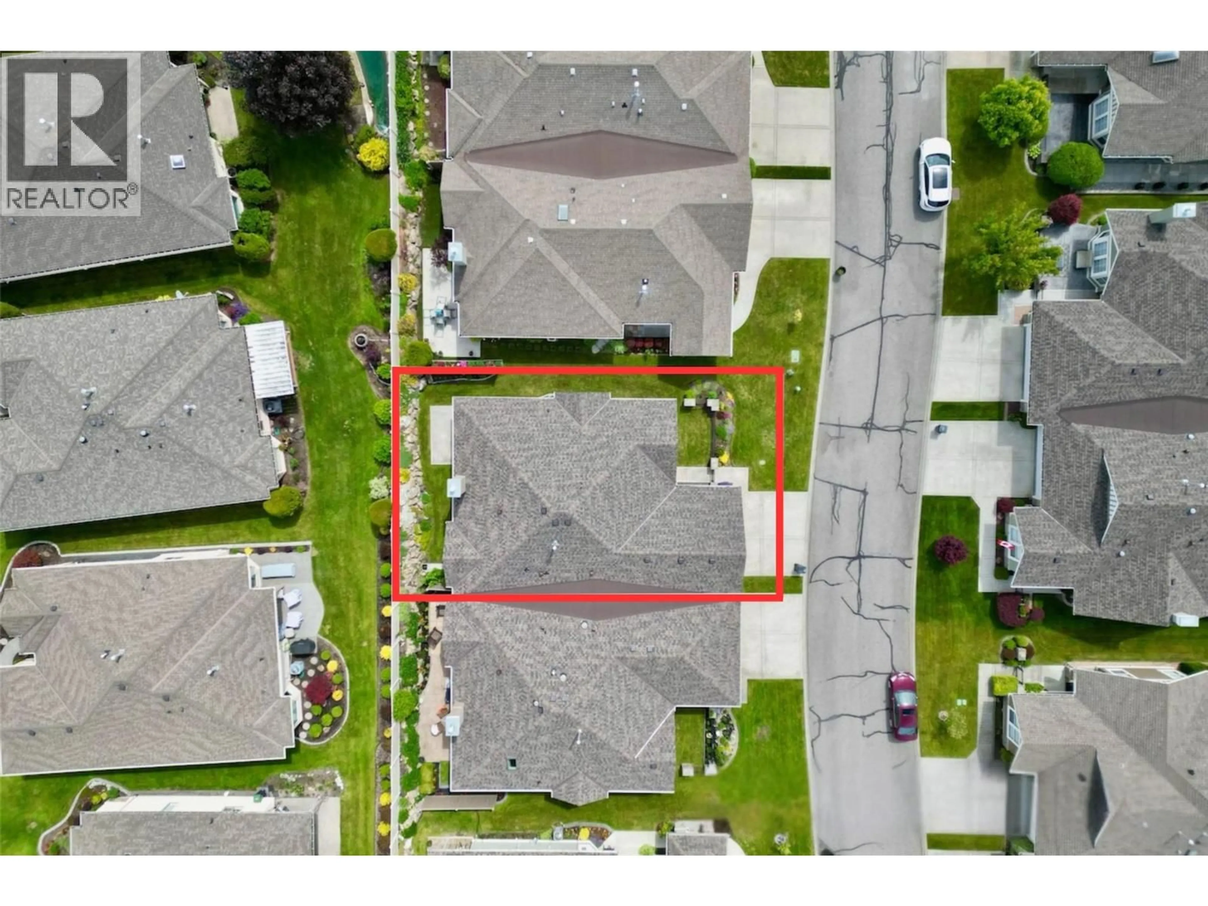 A pic from outside/outdoor area/front of a property/back of a property/a pic from drone, street for 49 - 680 VALLEY ROAD, Kelowna British Columbia V1V2J3