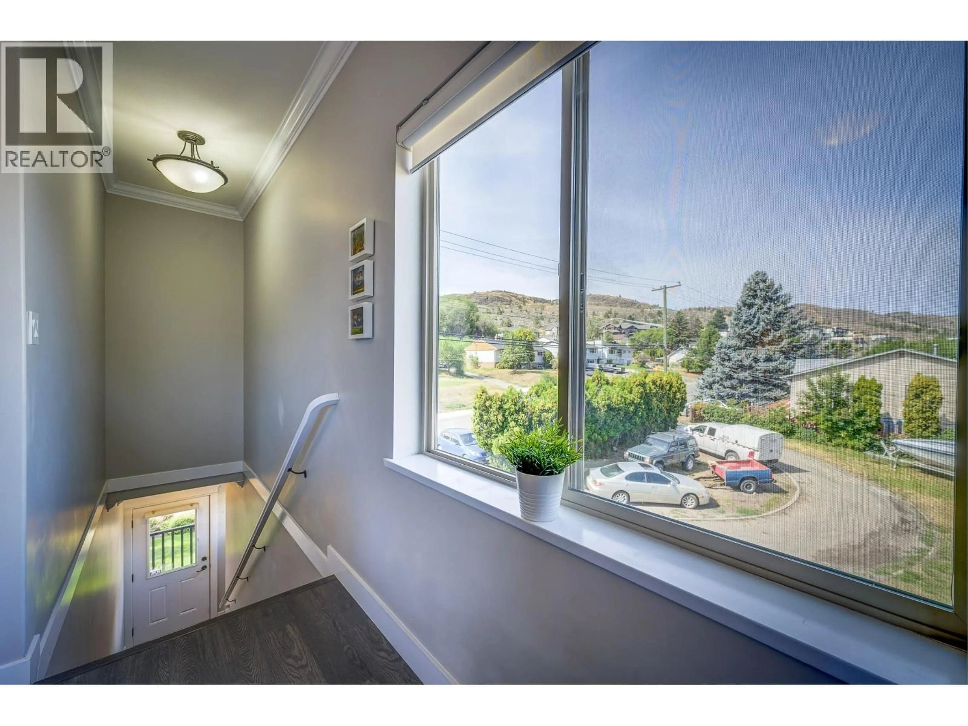 Indoor entryway for 111 - 60 HUDSON'S BAY TRAIL, Kamloops British Columbia V2C0G4