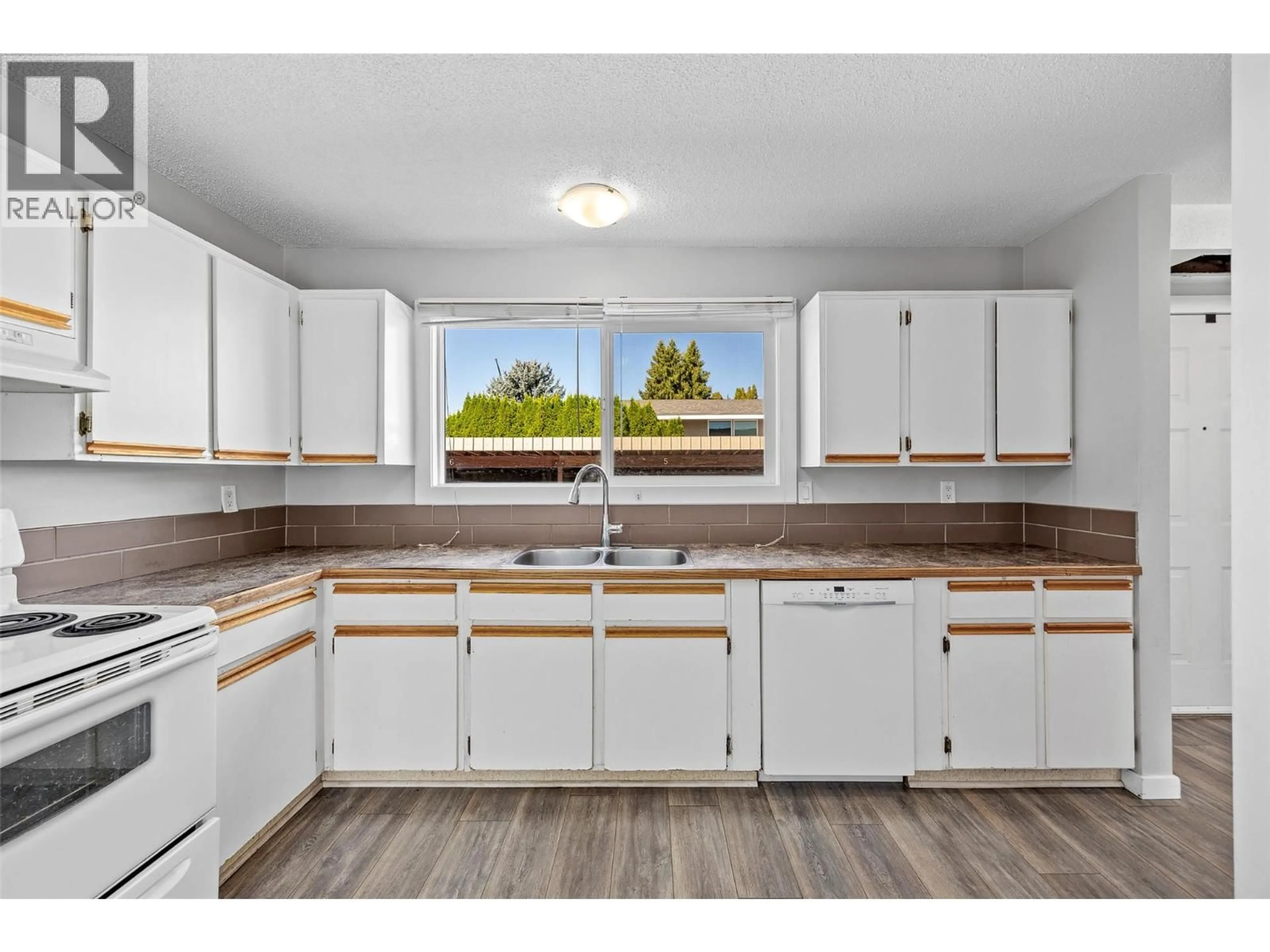 Standard kitchen, unknown for 4 - 1283 BERNARD AVENUE, Kelowna British Columbia V1Y6R3