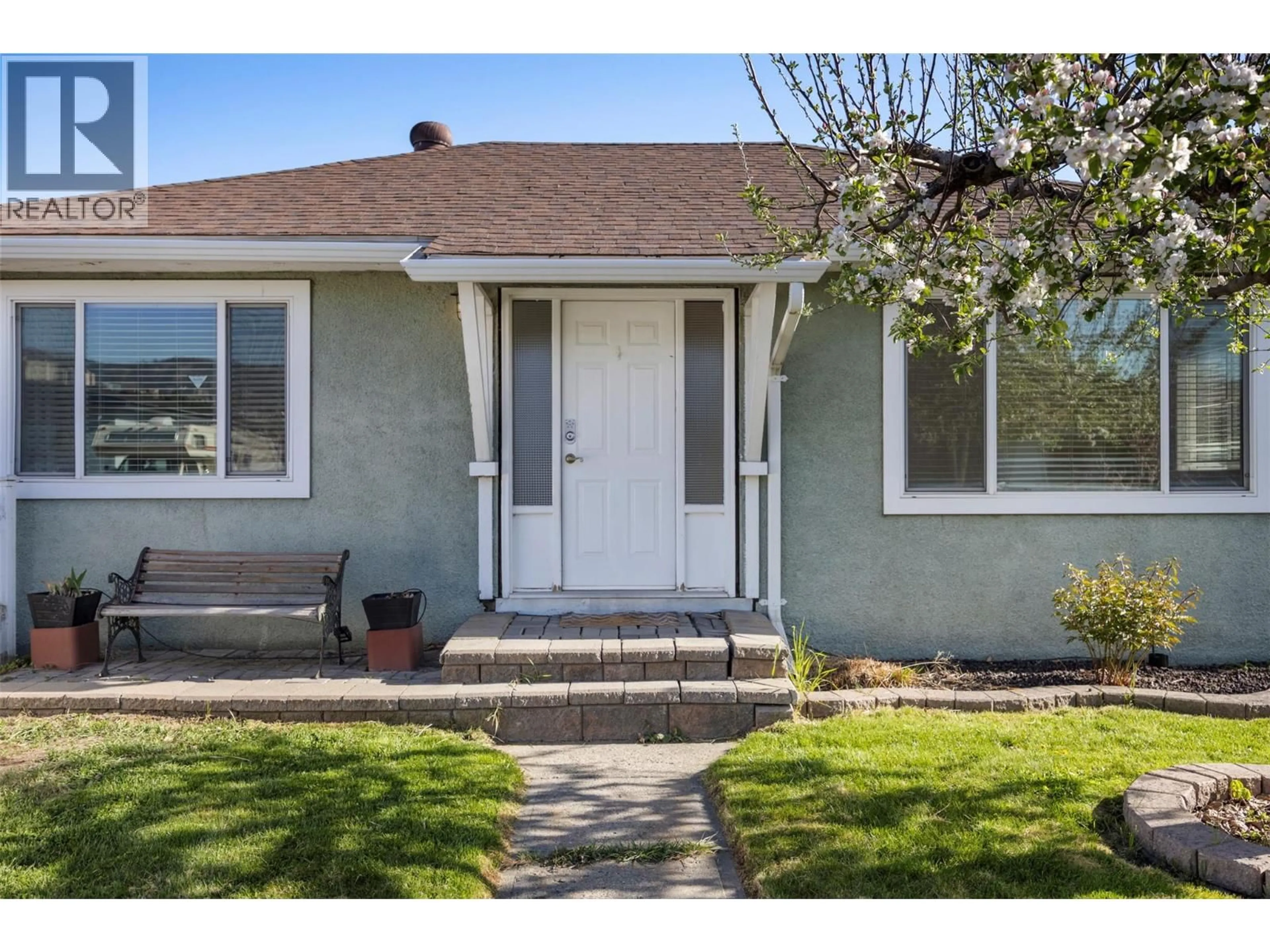Home with vinyl exterior material, street for 259 LARCH AVENUE, Kamloops British Columbia V2B1C8