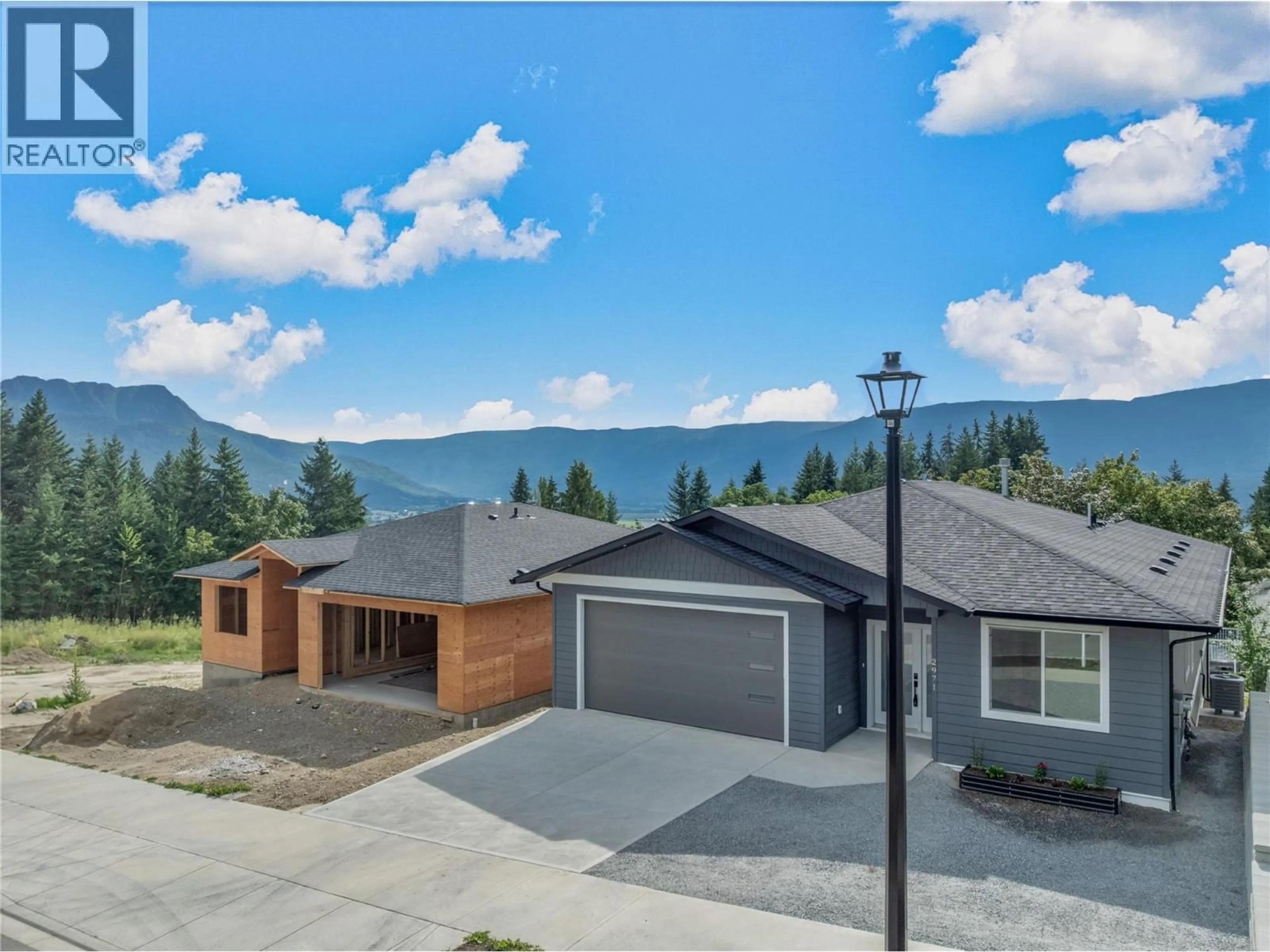 A pic from outside/outdoor area/front of a property/back of a property/a pic from drone, water/lake/river/ocean view for 2971 27 STREET NORTHEAST, Salmon Arm British Columbia V1E2Z7