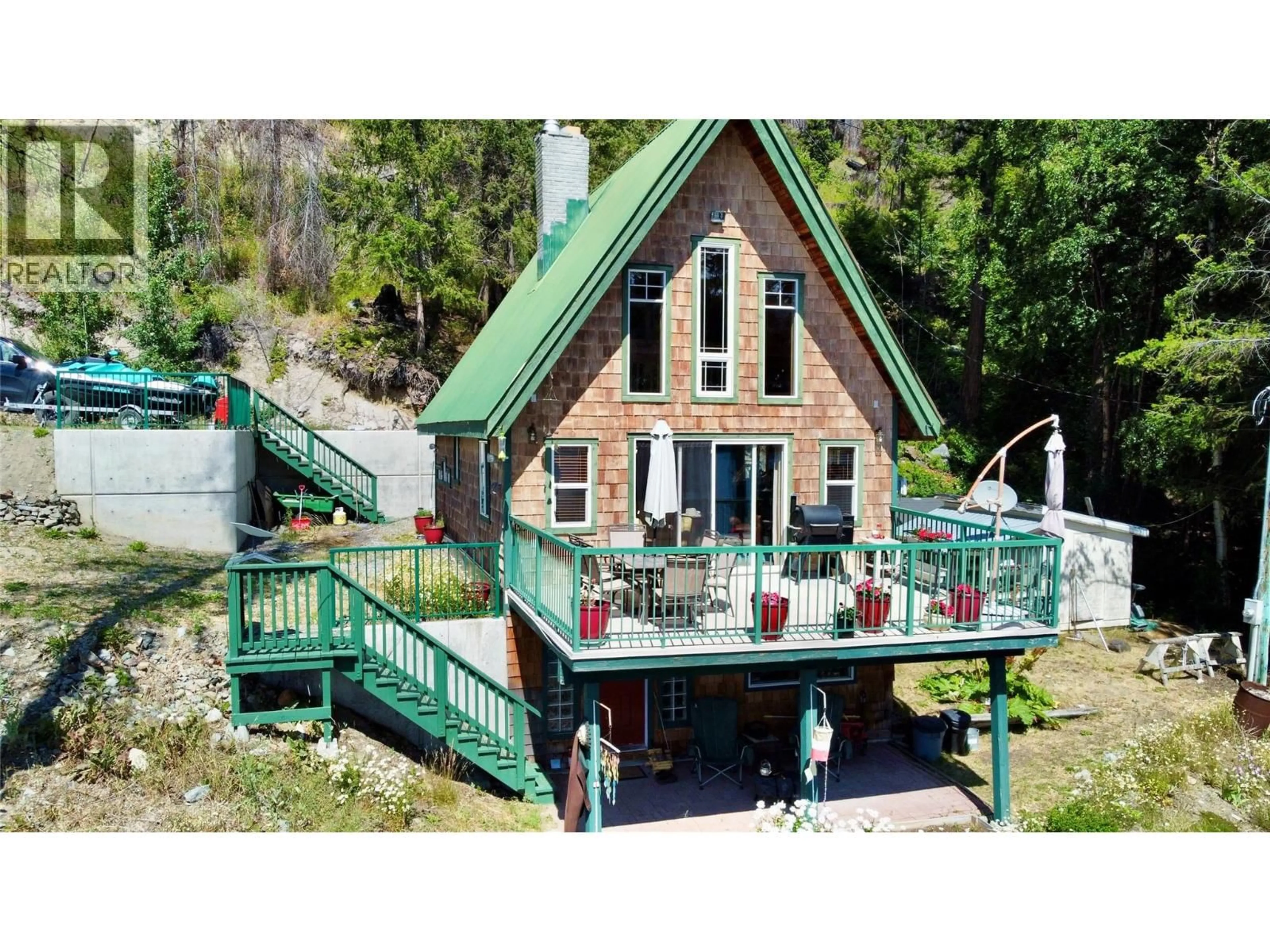 Home with vinyl exterior material, unknown for 9348 GUN LAKE ROAD WEST, Gold Bridge British Columbia V0K1P0