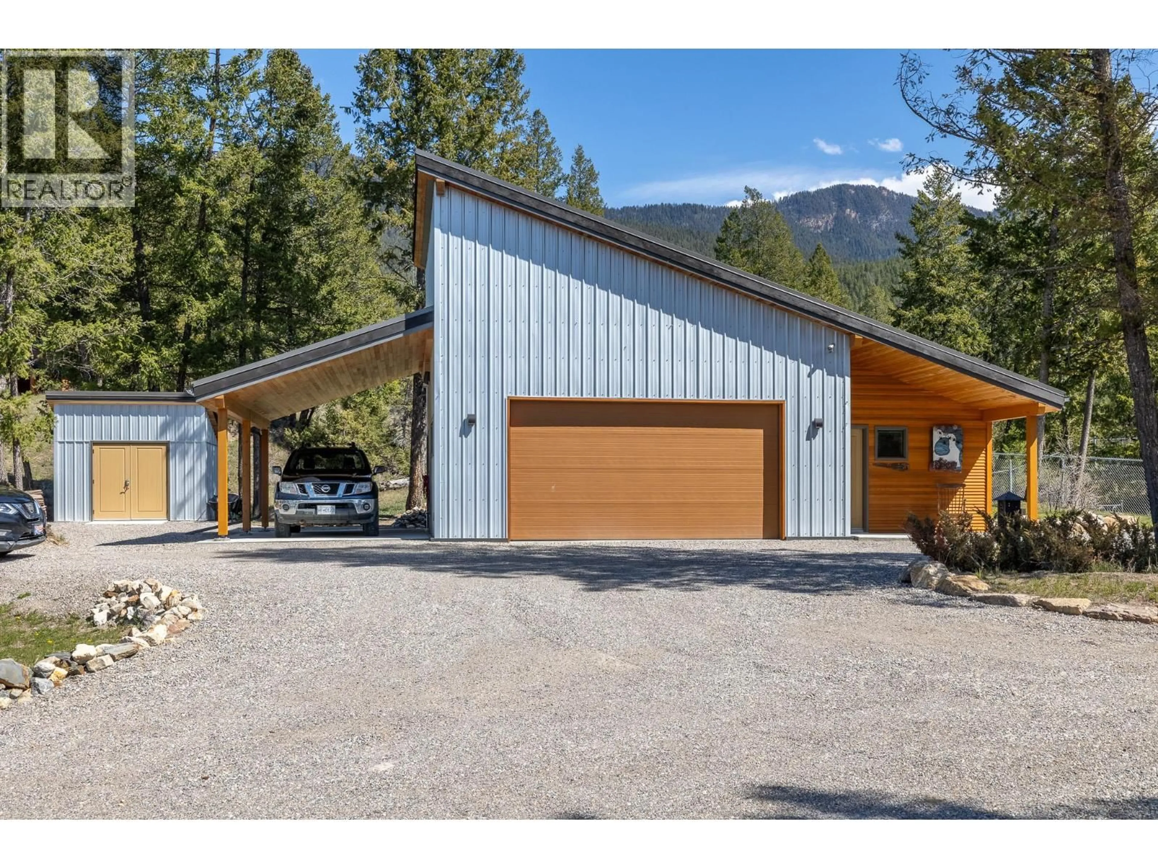 Indoor garage for 4 - 2400 KOOTENAY RD NO 3 ROAD, Invermere British Columbia V0B2L2