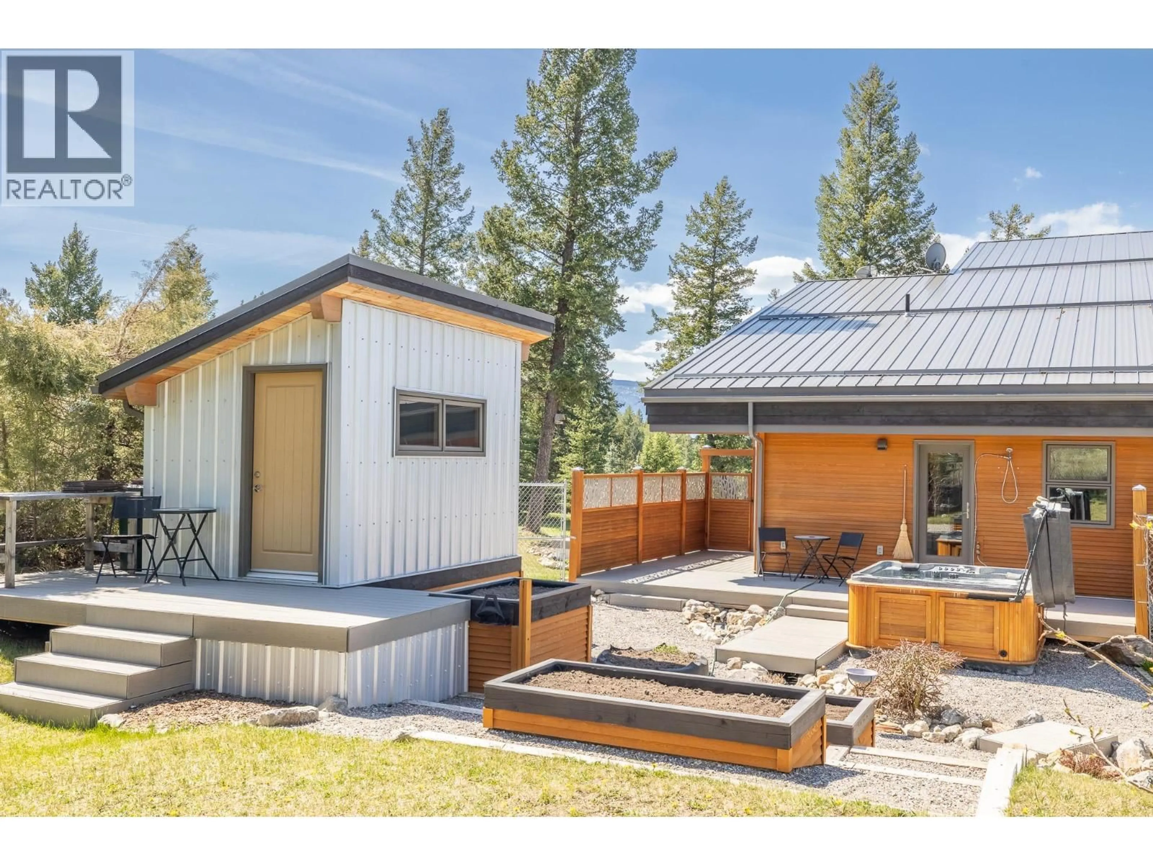 Home with vinyl exterior material, mountain view for 4 - 2400 KOOTENAY RD NO 3 ROAD, Invermere British Columbia V0B2L2