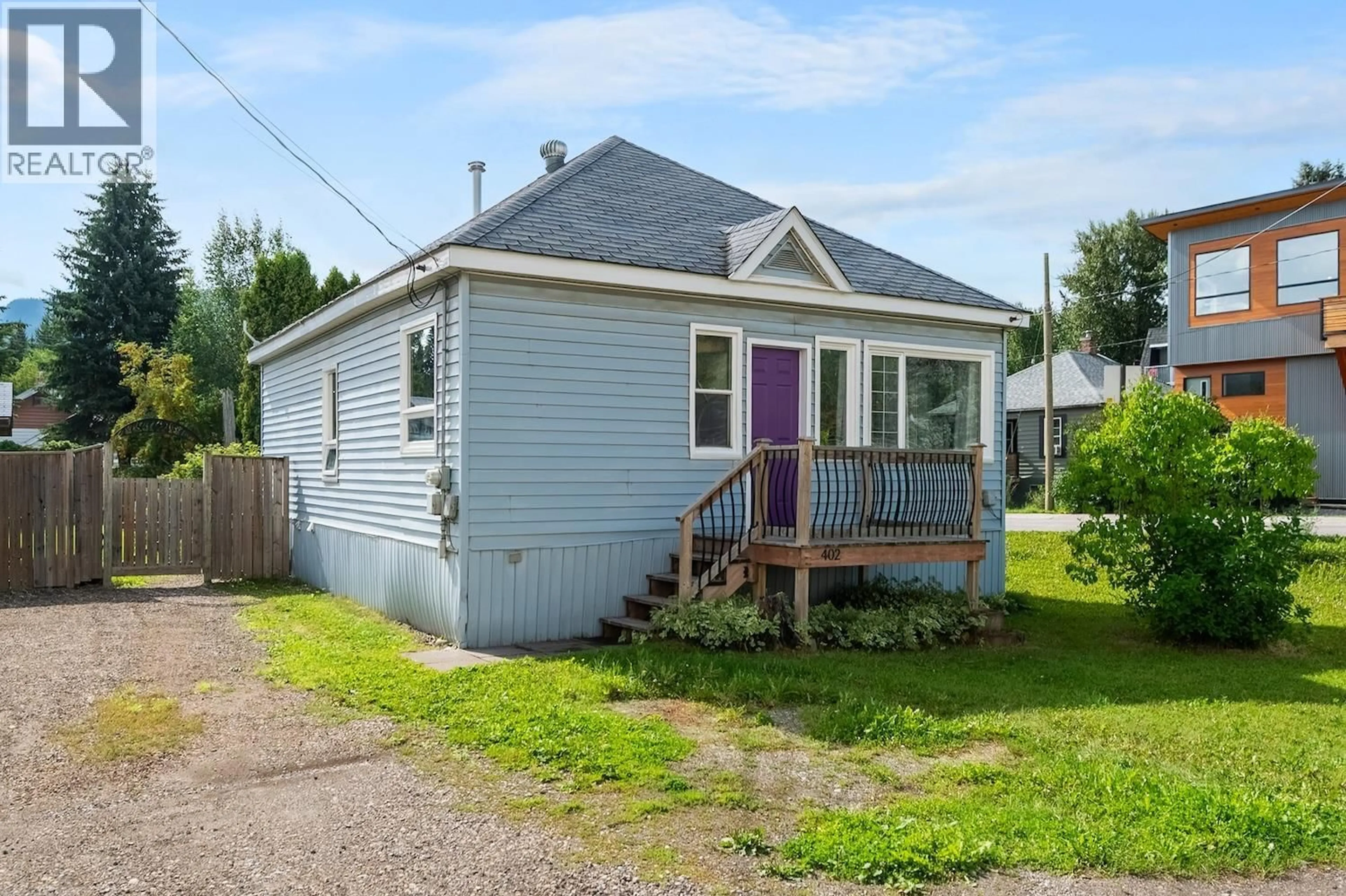 Home with vinyl exterior material, street for 402 6A AVENUE, Fernie British Columbia V0B1M0