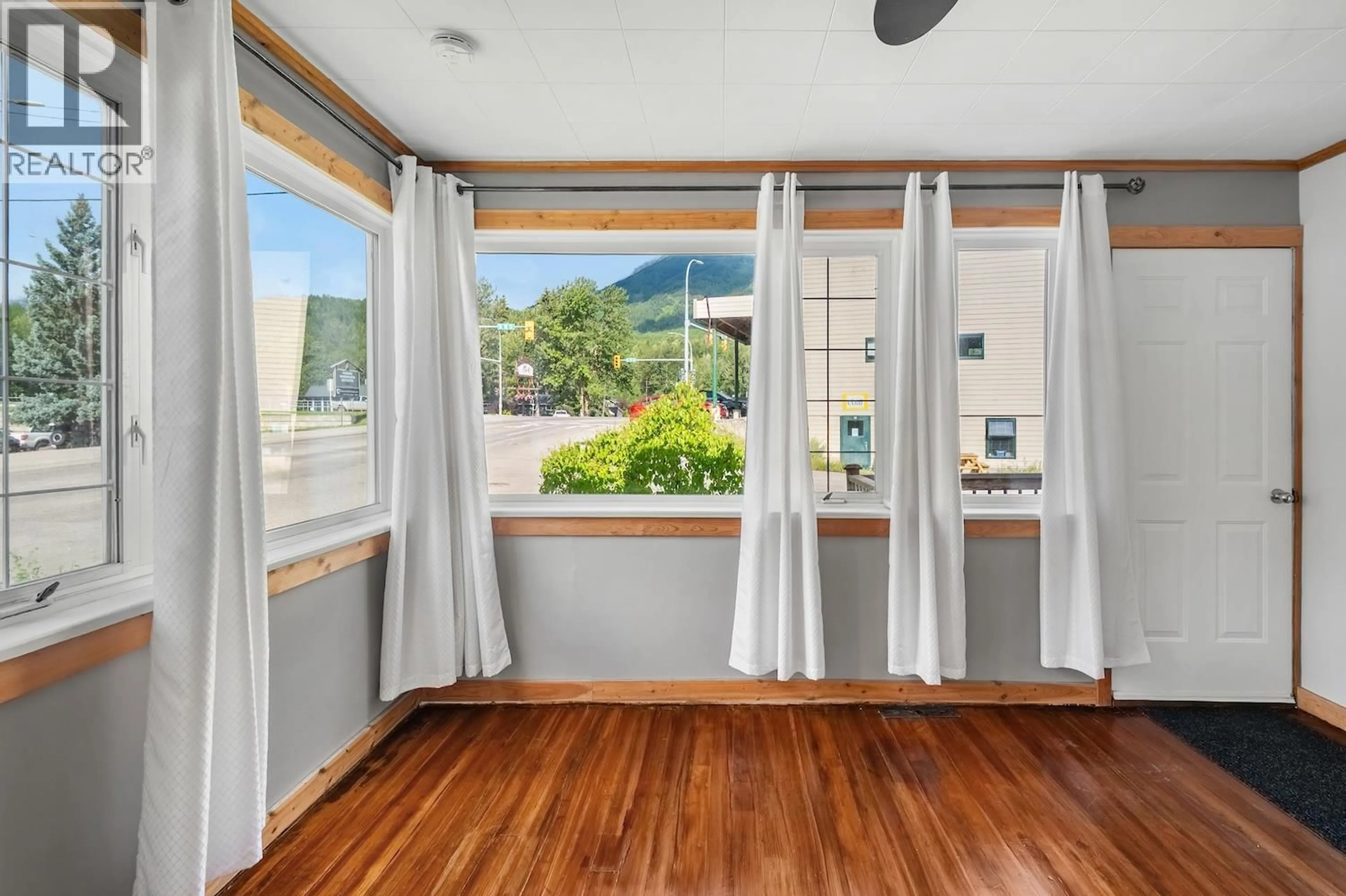 Indoor entryway for 402 6A AVENUE, Fernie British Columbia V0B1M0