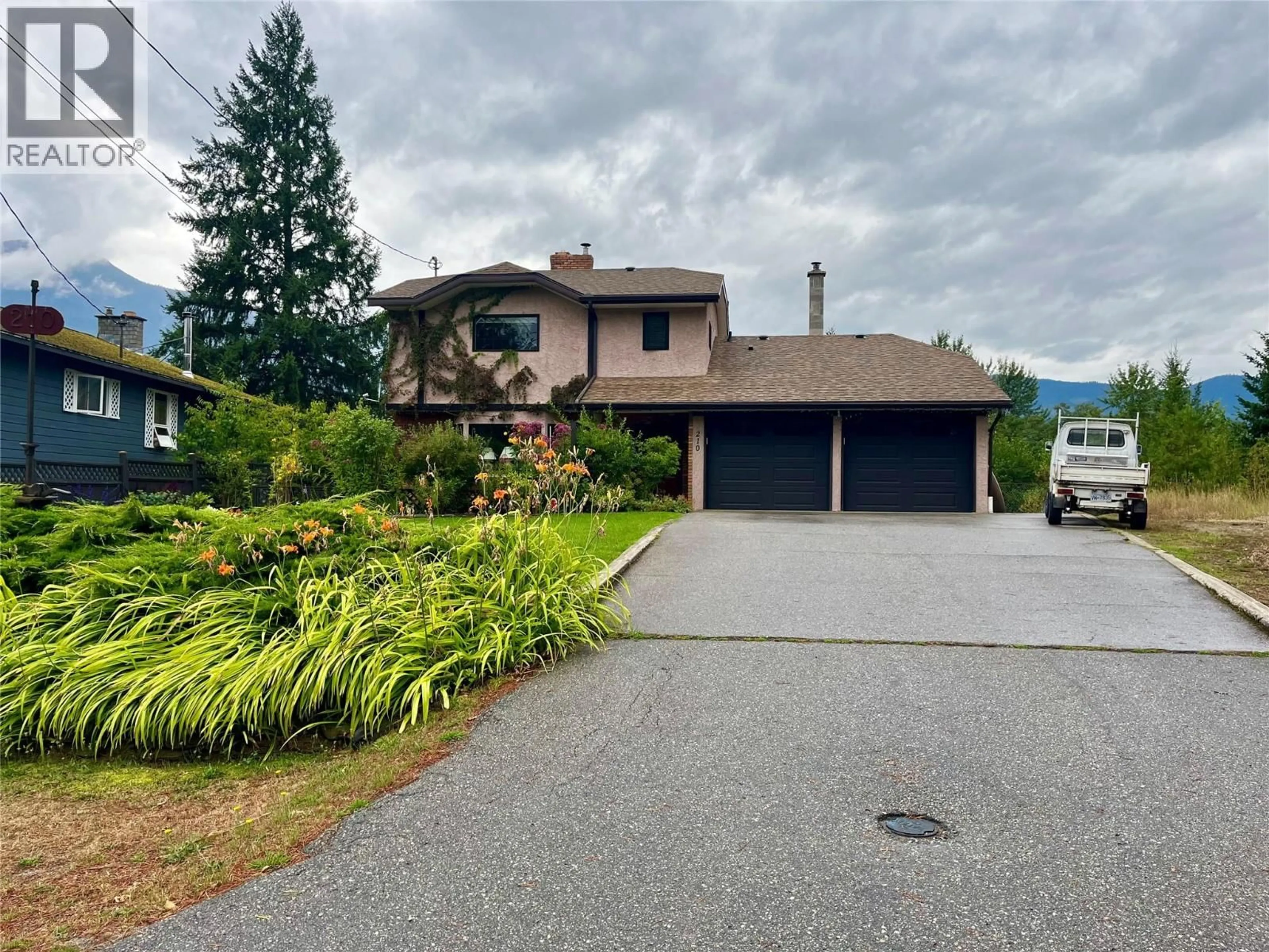 A pic from outside/outdoor area/front of a property/back of a property/a pic from drone, mountain view for 210 10TH AVENUE NORTHWEST, Nakusp British Columbia V0G1R0