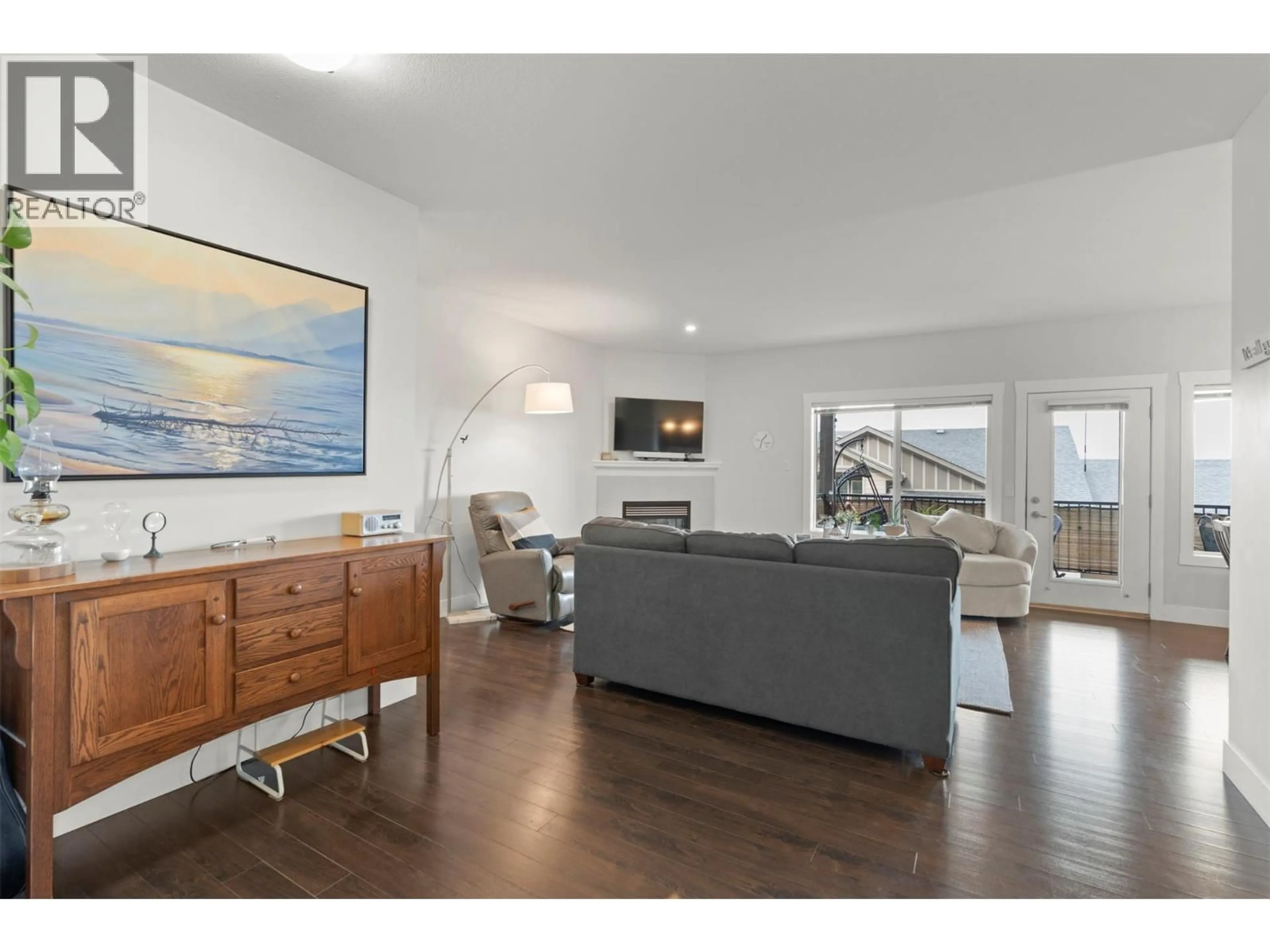 Living room with furniture, wood/laminate floor for 5 - 995 MT IDA DRIVE, Vernon British Columbia V1B4C3