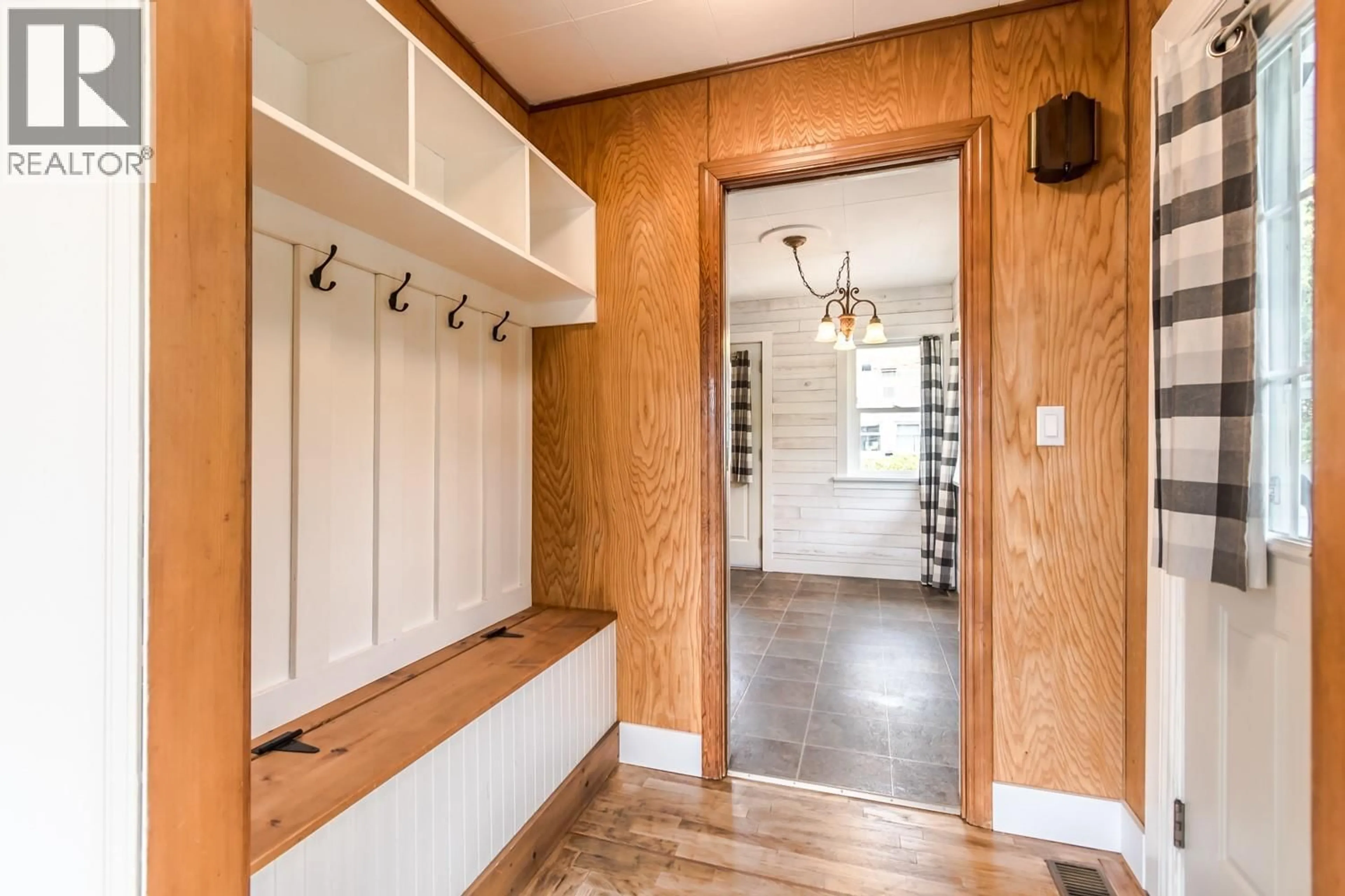 Indoor entryway for 71 5TH AVENUE, Lillooet British Columbia V0K1V0