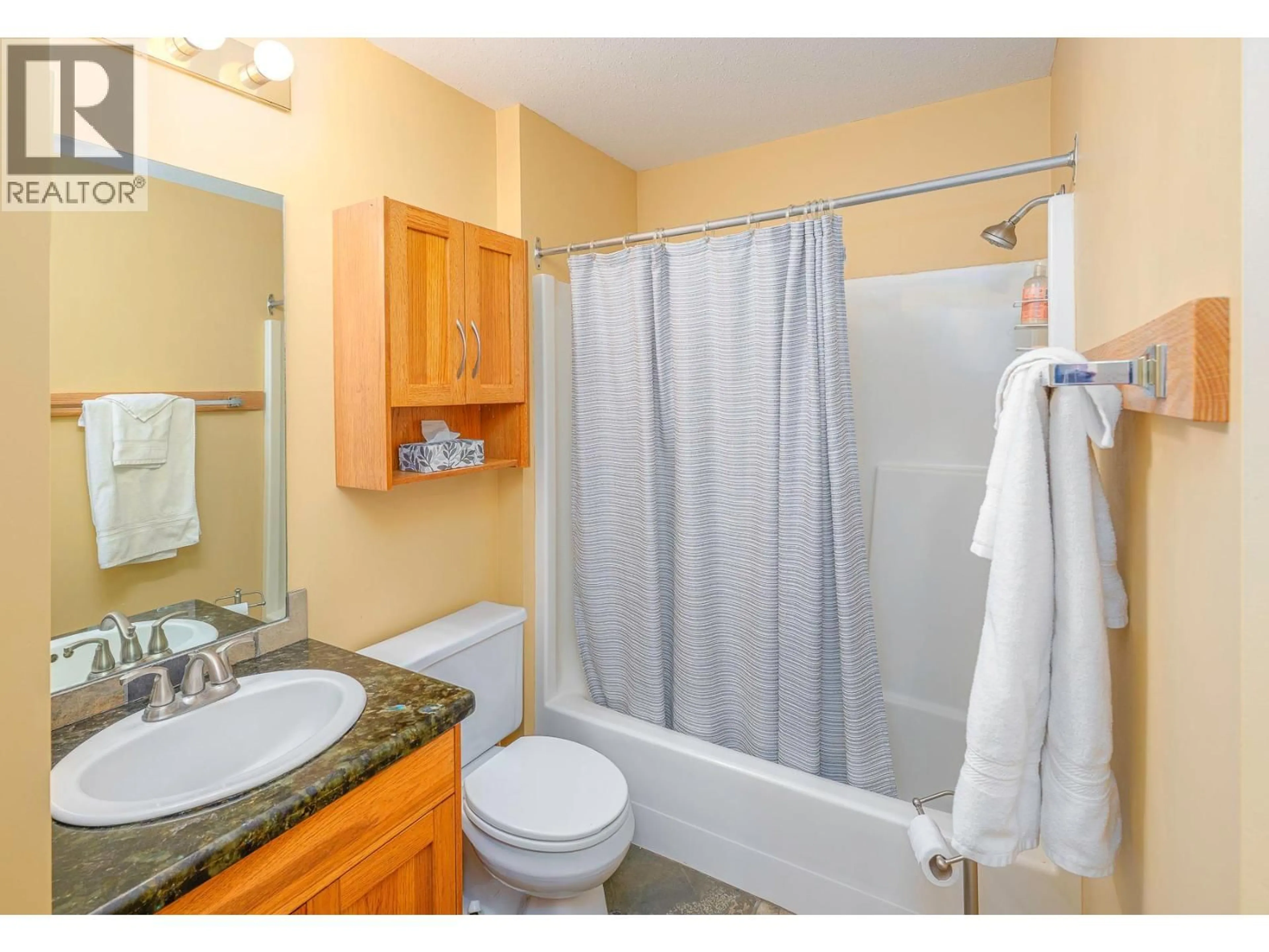 Standard bathroom, ceramic/tile floor for 102 - 225 KETTLEVIEW ROAD, Big White British Columbia V1P1T4