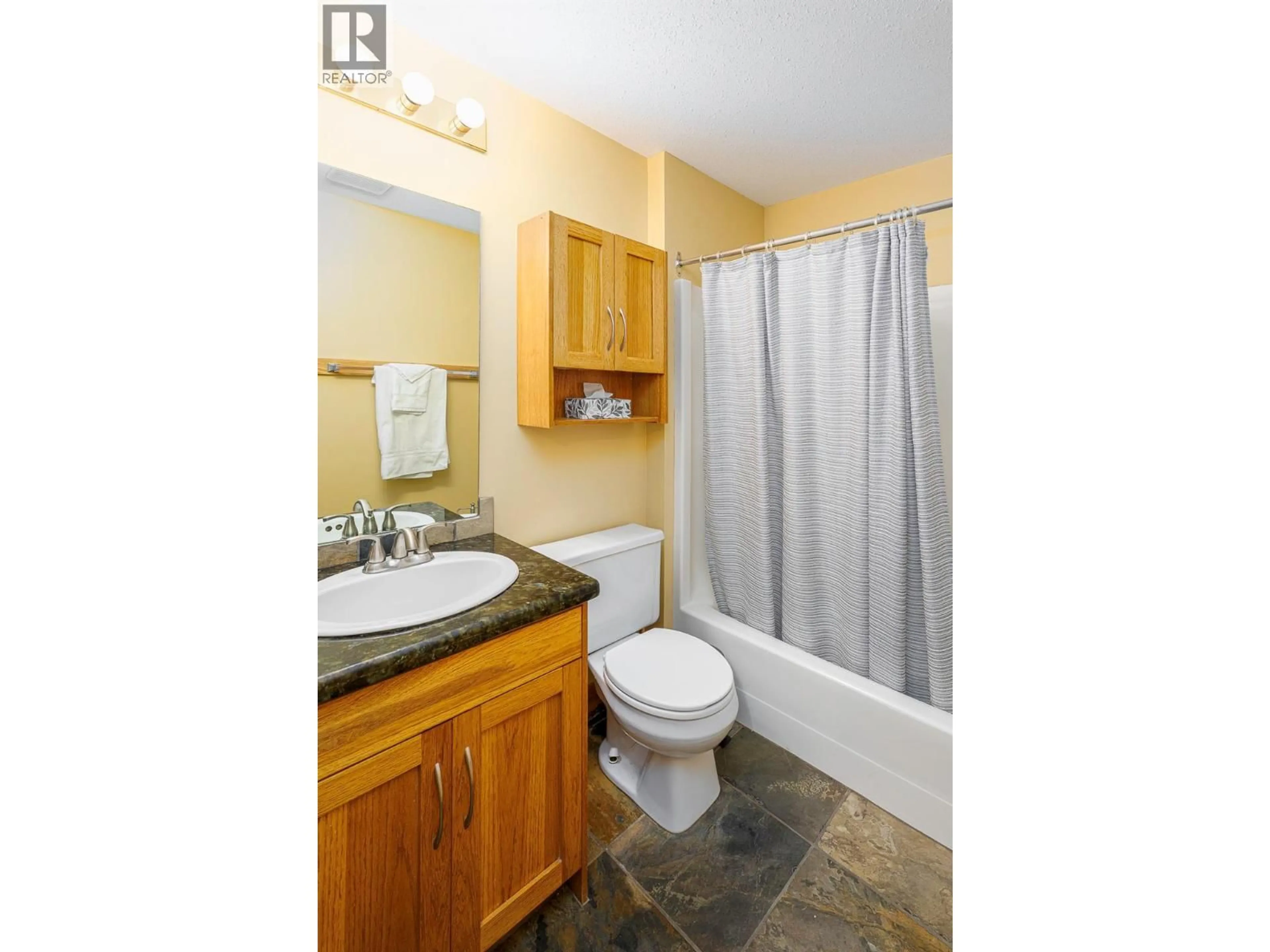 Standard bathroom, ceramic/tile floor for 102 - 225 KETTLEVIEW ROAD, Big White British Columbia V1P1T4