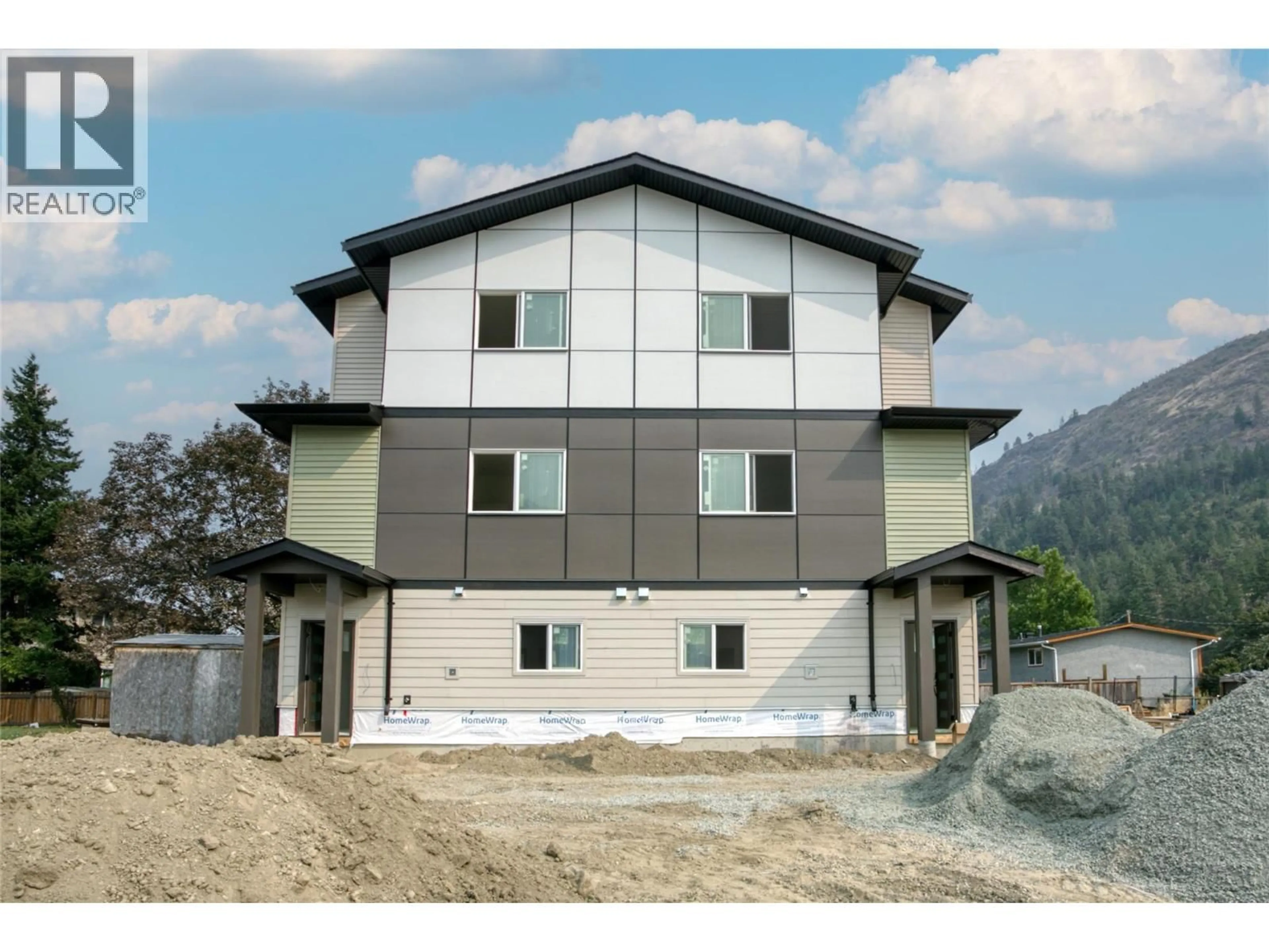 Home with vinyl exterior material, building for 2711 HEWL ROAD, West Kelowna British Columbia V1Z1N1